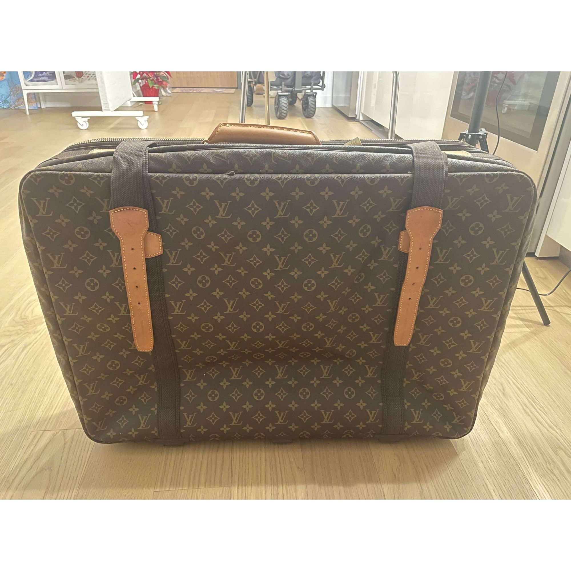 Louis Vuitton Louis Vuitton Monogram Canvas & Leather Travel Suitcase Size ONE SIZE - 1 Thumbnail