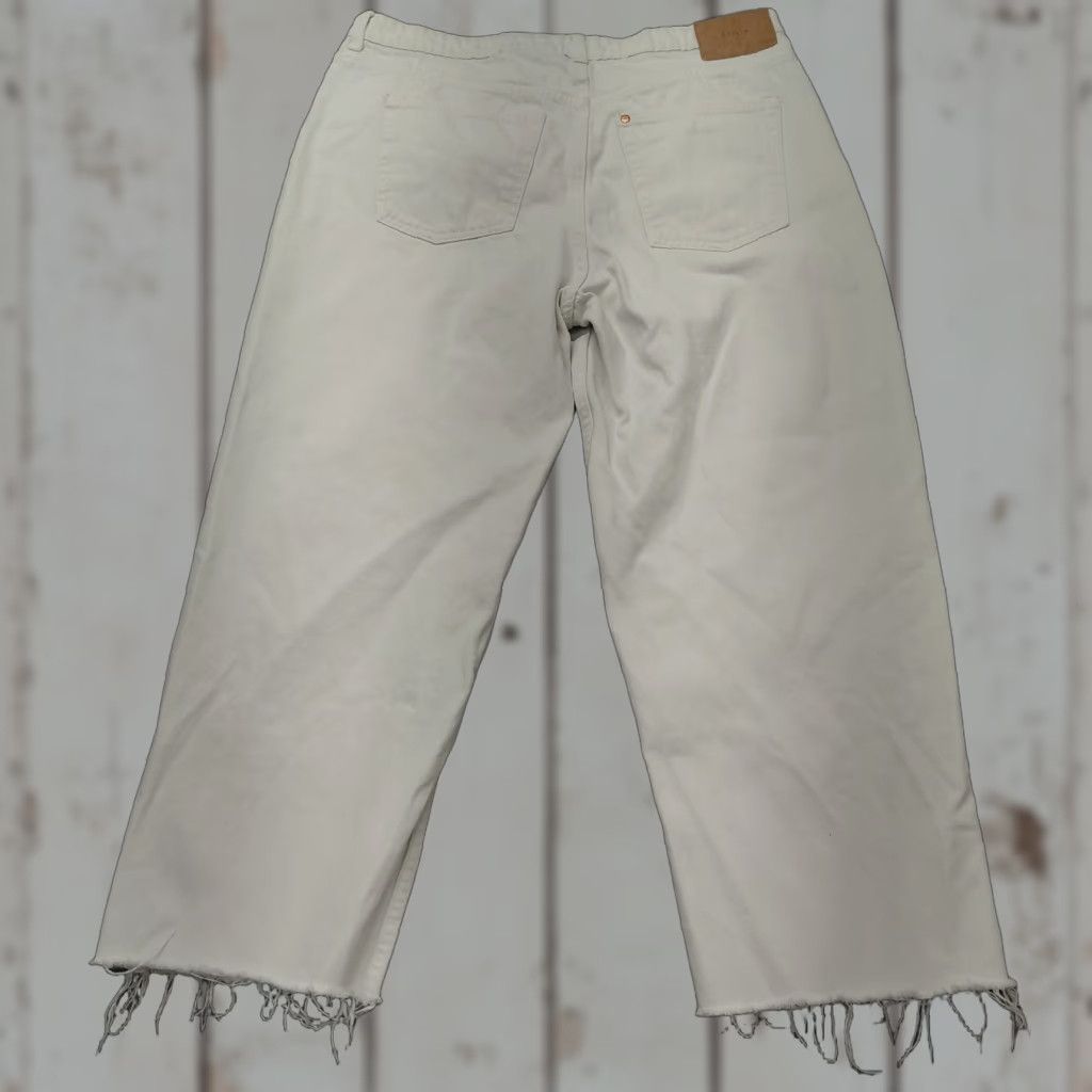 Levi's Levi's Denim Capri Jeans White 90s Baggy Capris 34 x 25.5 Womens Size 14 Casual Shaping Skinny 311 Regular Waist 29 Inseam 22 Inseam Size 27" / US 4 / IT 40 - 1 Thumbnail