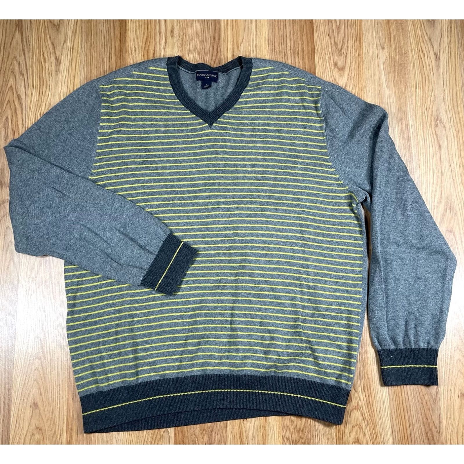 Banana Republic Banana Republic Sweater Men’s Extra Large Long Sleeve Pullover V-Neck Knit Shirt Size US XL / EU 56 / 4 - 2 Thumbnail