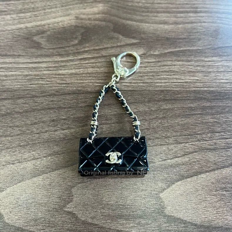 Chanel Chanel Black diamond checkered CF bag keychain Size ONE SIZE - 1 Thumbnail