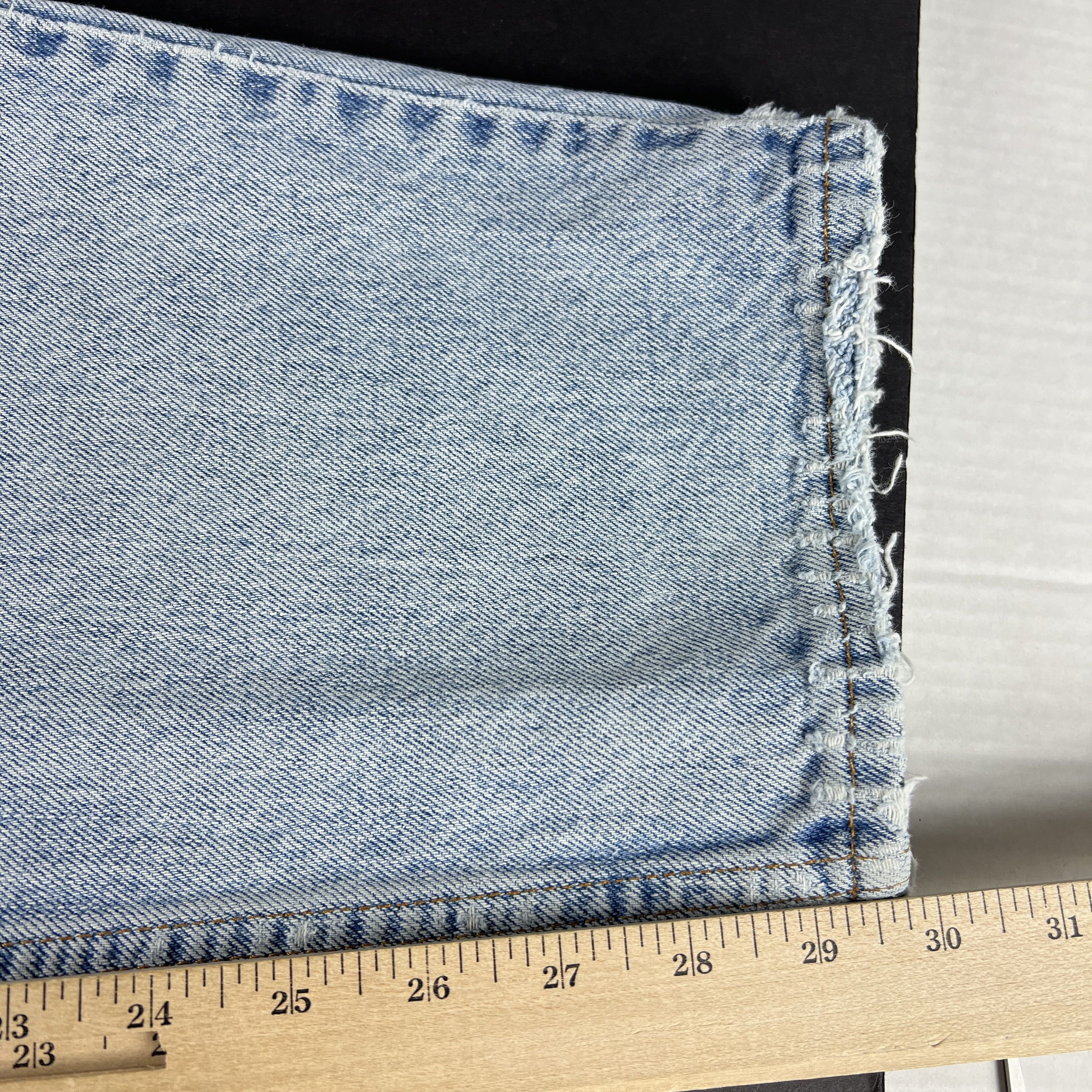 Levi's × Vintage VTG 90s Levi's Jeans 560 Loose Tapered Blue Thrashed Denim Size US 36 / EU 52 - 21 Thumbnail