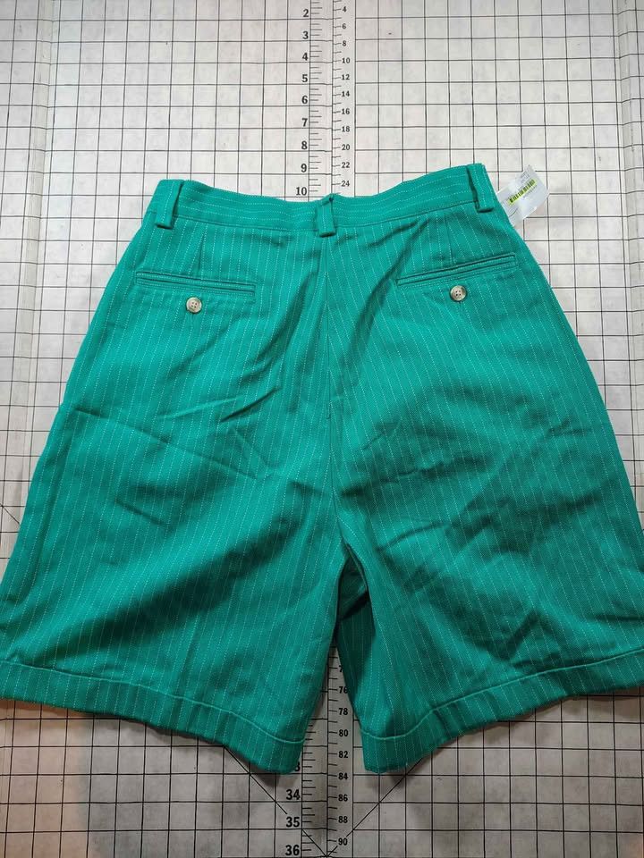 Izod Women's IZOD CLUB Green Pinstripe Shorts Size 12 Size 34" / US 12 / IT 48 - 3 Thumbnail