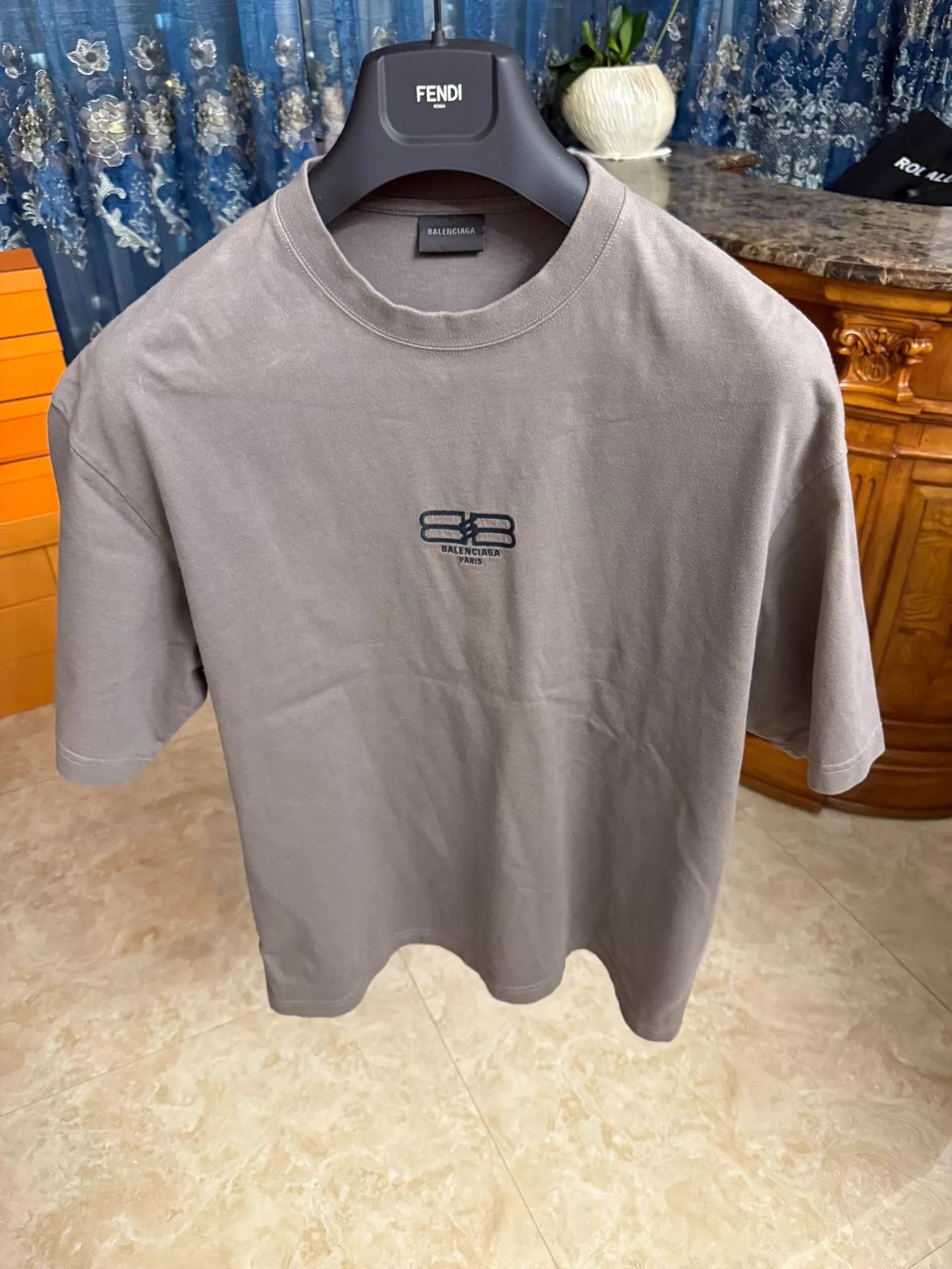 Balenciaga Balenciaga BB Embroidered Gray-Brown Short T S (Fits L) Size S / US 4 / IT 40 - 1 Thumbnail
