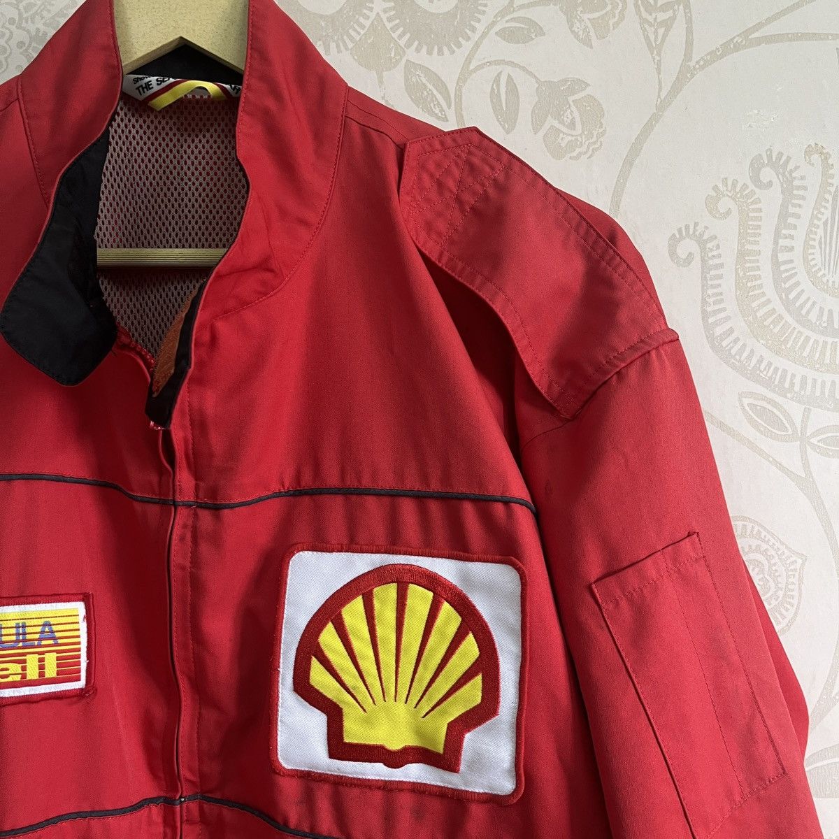 Formula 1 Vintage Japan Formula 1 Shell Workers Dirty Bomber Jacket Size US XL / EU 56 / 4 - 4 Thumbnail