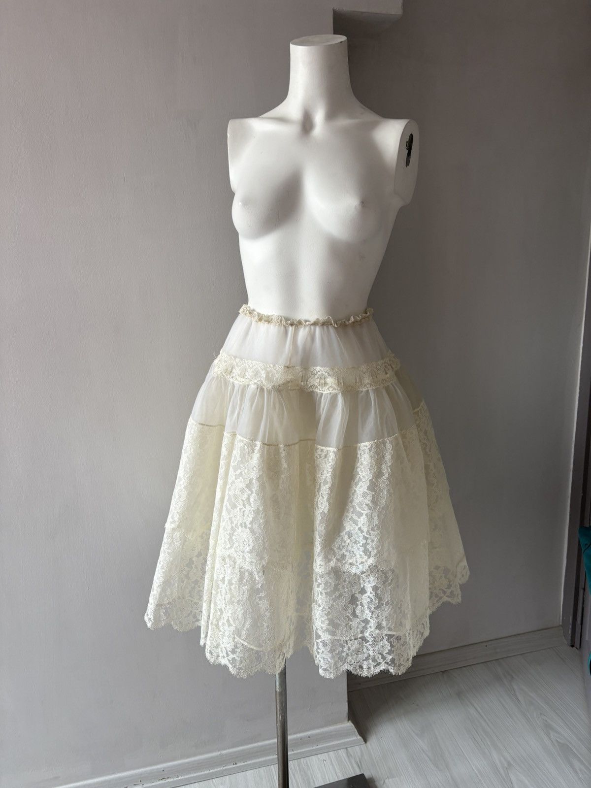 Vintage Vintage petticoat Size 26" / US 2 / IT 38 - 5 Thumbnail