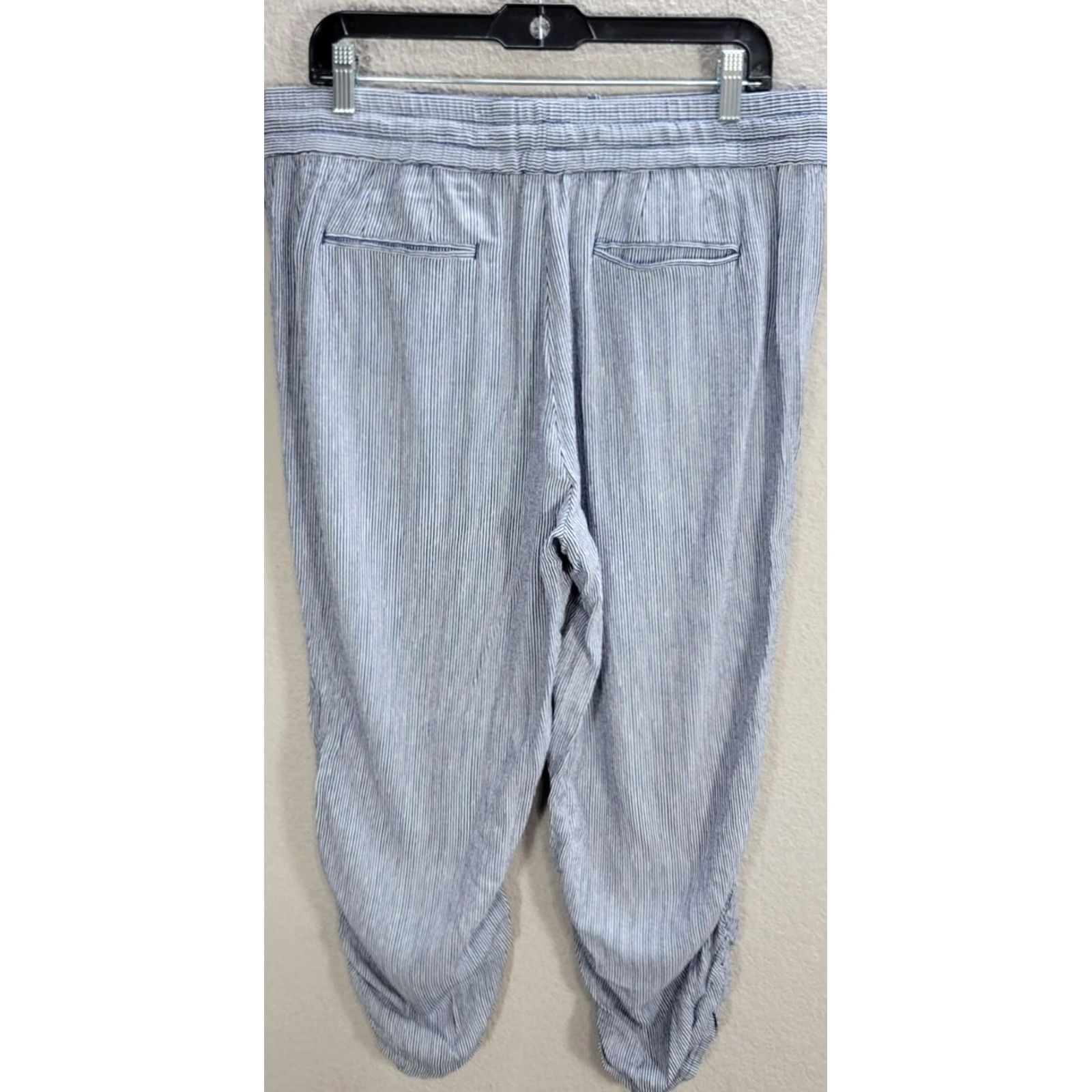 Vintage Blue Earth Cropped Pants Shirt Womens L Blue Pinstripe Drawstring Rayon Gathered 20in Inseam 3/4 Length N/A Size 36" / US 14 / IT 50 - 5 Thumbnail