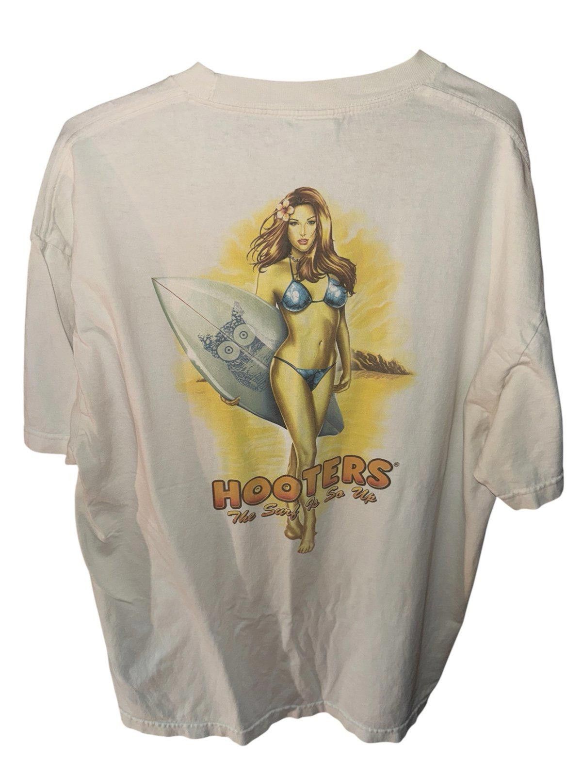 Designer Vintage Very Rare Hooters Cancun Surfer Girl T-Shirt Sz XL Size US XL / EU 56 / 4 - 1 Thumbnail