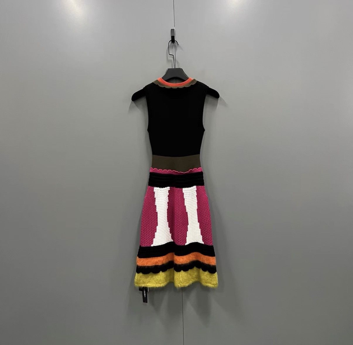 Valentino Valentino color-block sleeveless knit dress J41 Size XS / US 0-2 / IT 36-38 - 2 Thumbnail
