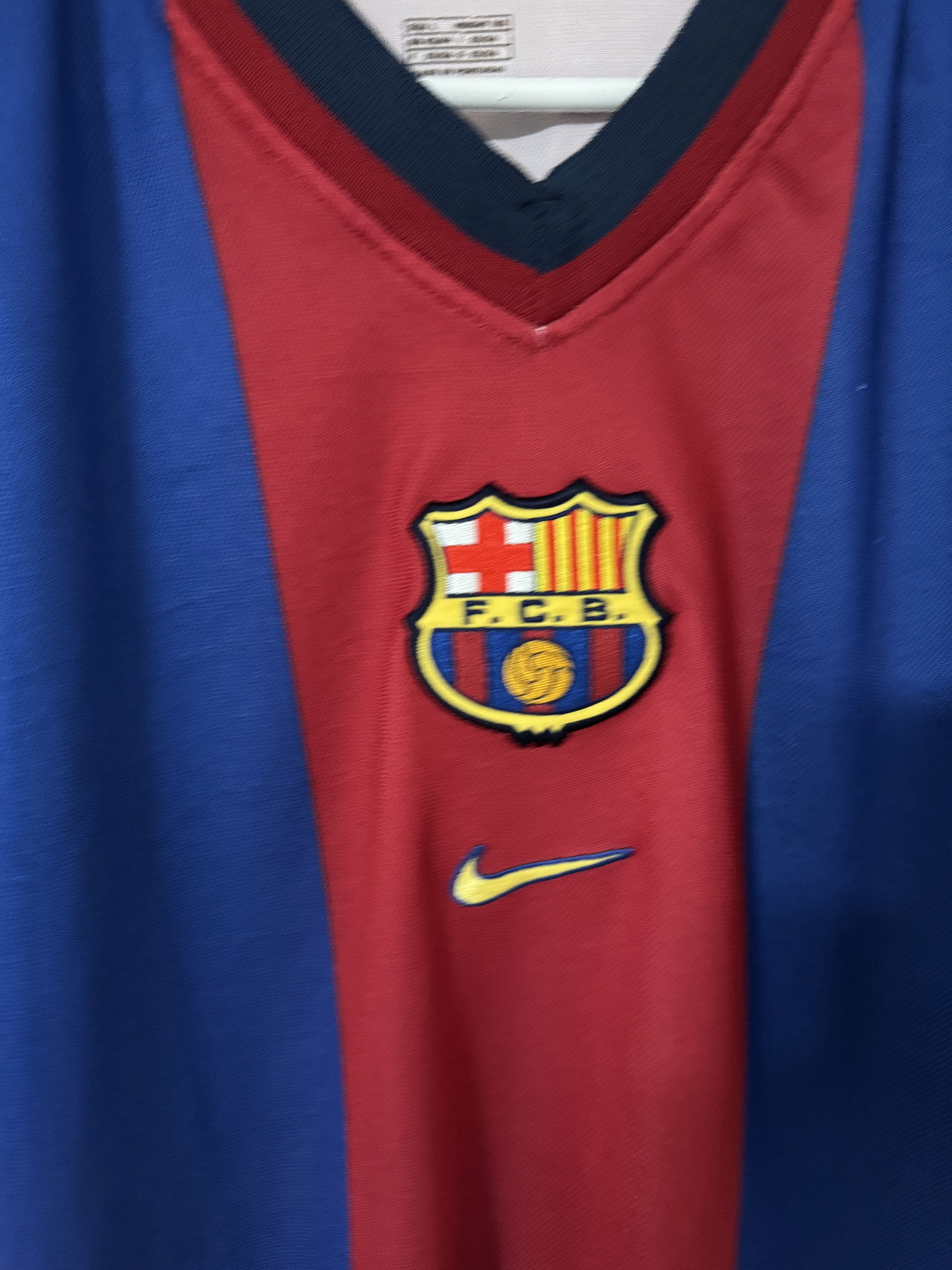 Nike FC BARCELONA 1998/99 HOME JERSEY MENS SIZE L #11 RIVALDO Size US L / EU 52-54 / 3 - 2 Thumbnail