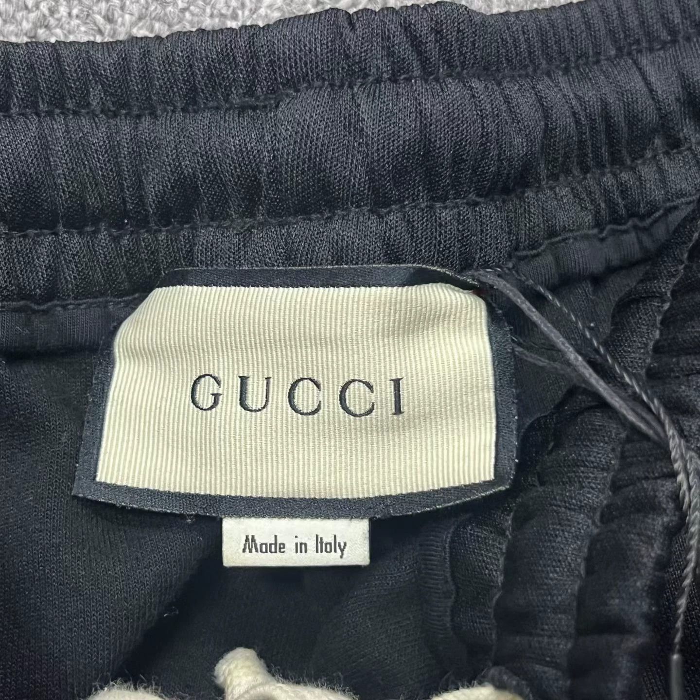 Gucci gucci black classic gg logo jogger pants Size US 32 / EU 48 - 2 Thumbnail