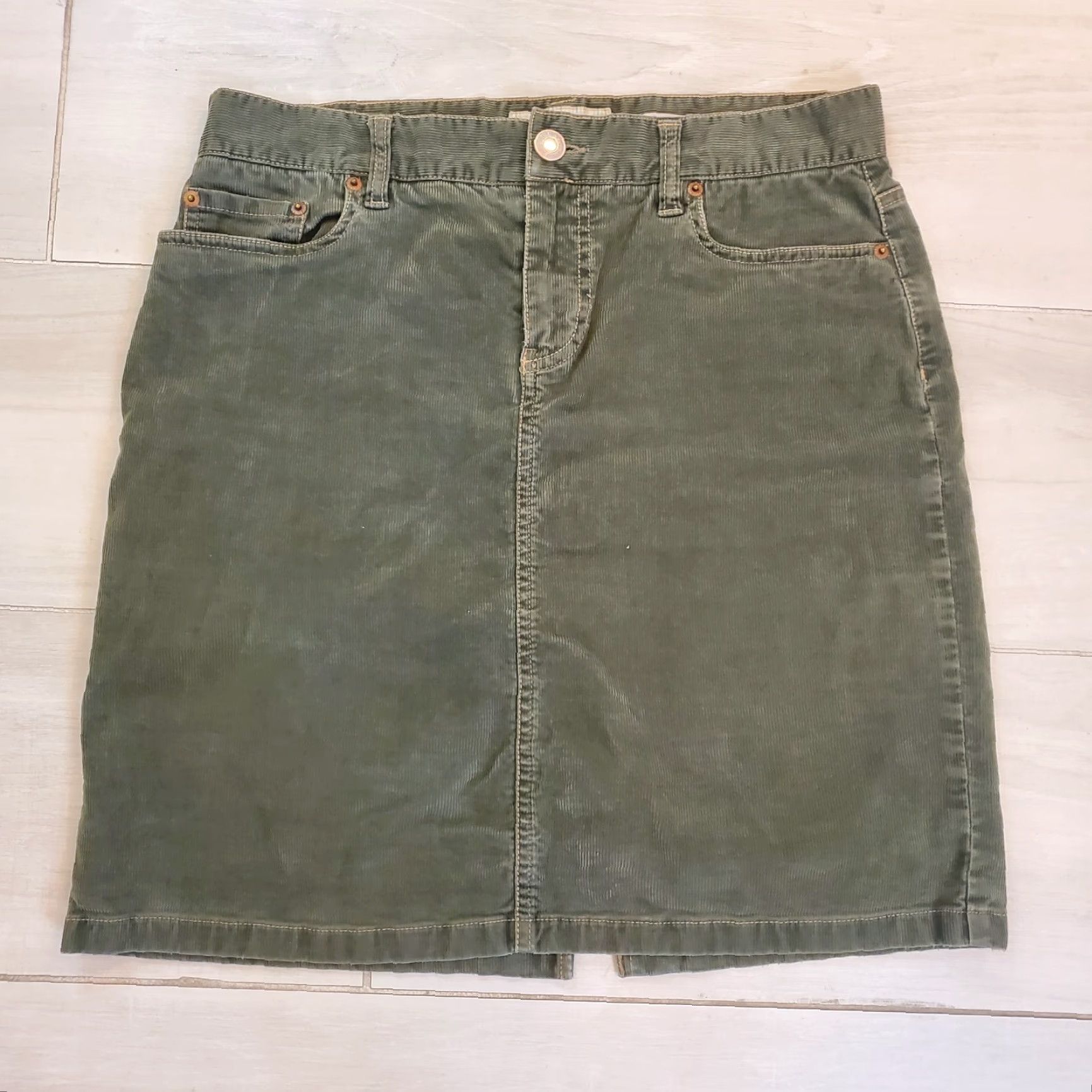 Old Navy VINTAGE Old Navy Corduroy Skirt Green 4 Mini Short Mid Rise Zipper Button 90s Grunge Womens Size 27" / US 4 / IT 40 - 3 Thumbnail