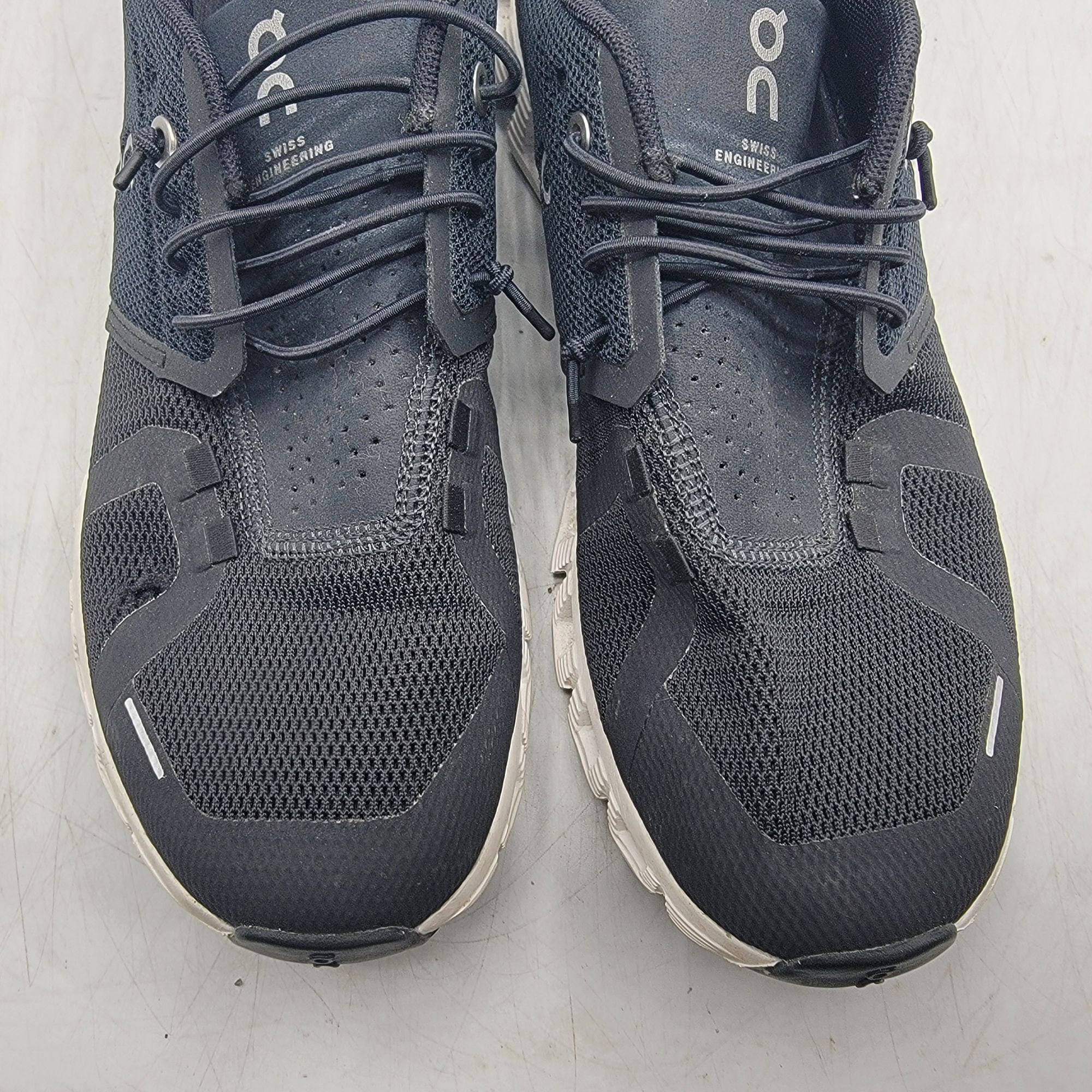 On On Cloud 5 Womens 8.5 Black White Athletic Sneaker Shoes Out Size US 8.5 / IT 38.5 - 10 Thumbnail