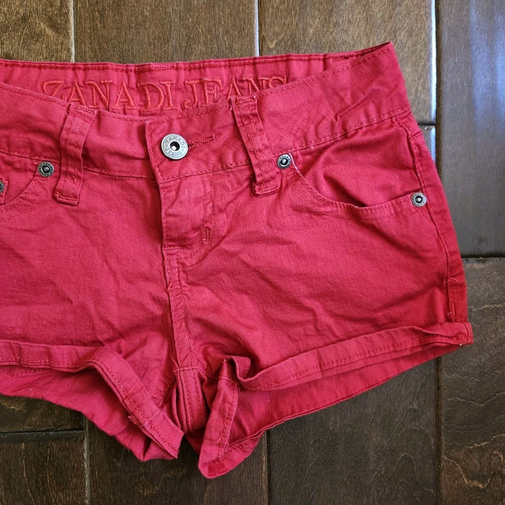 Vintage Zana Di Shorts Women's Red Denim Cotton Spandex Size 0 Casual Party/Cocktail Travel Easy Care Button Closure Vintage No Size 25" / US 0 / IT 36 - 4 Thumbnail