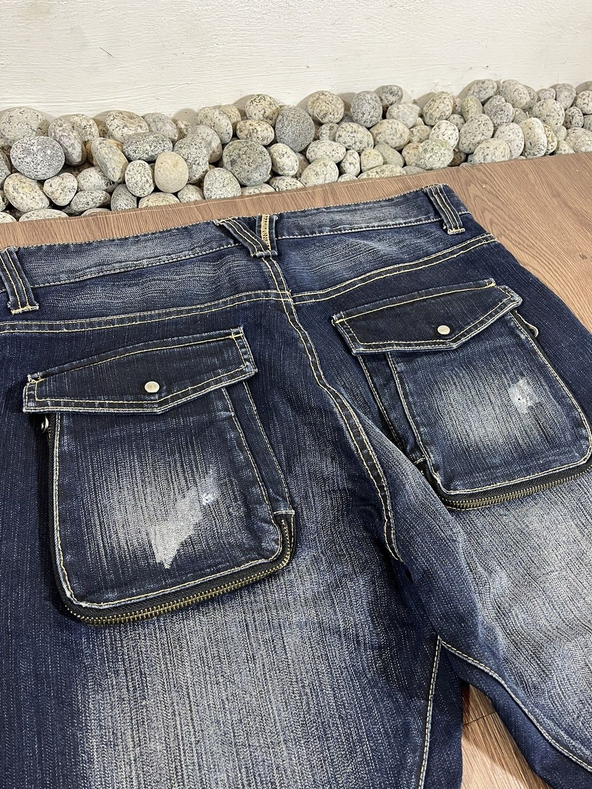 PPFM PPFM Curved Arch Distressed Denim Jeans Size US 33 - 11 Thumbnail