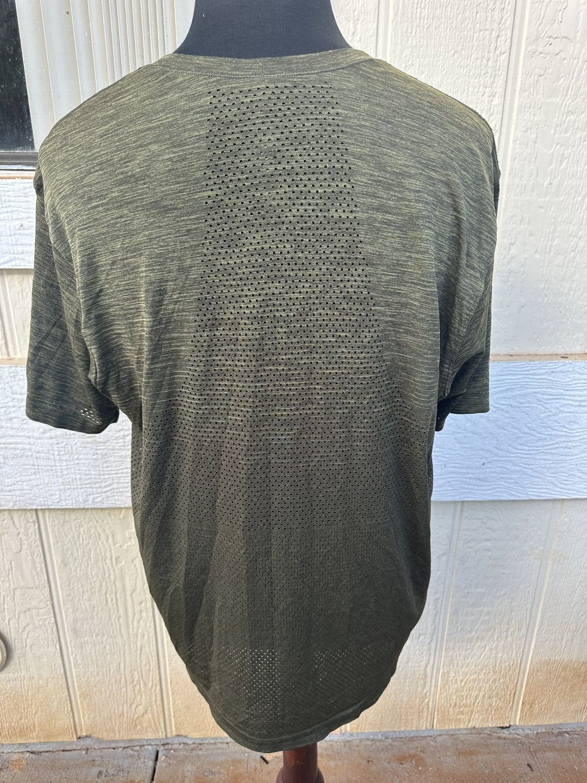 Lululemon PreOwned Lululemon T-Shirt Army Green Men's XXL Size US XXL / EU 58 / 5 - 2 Thumbnail