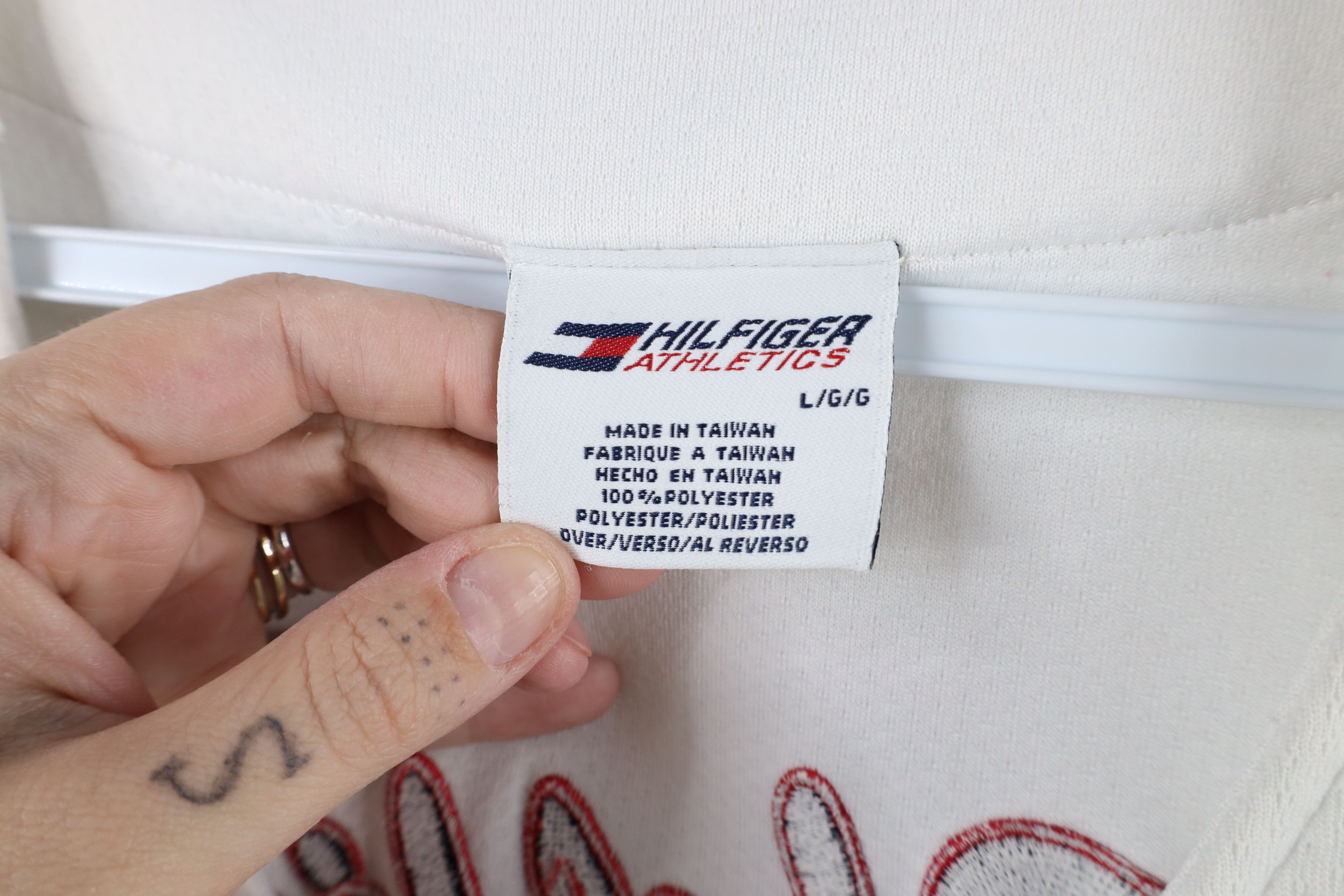 Tommy Hilfiger × Vintage Vintage 90s Tommy Hilfiger Spell Out Baseball Jersey White Size US L / EU 52-54 / 3 - 8 Thumbnail