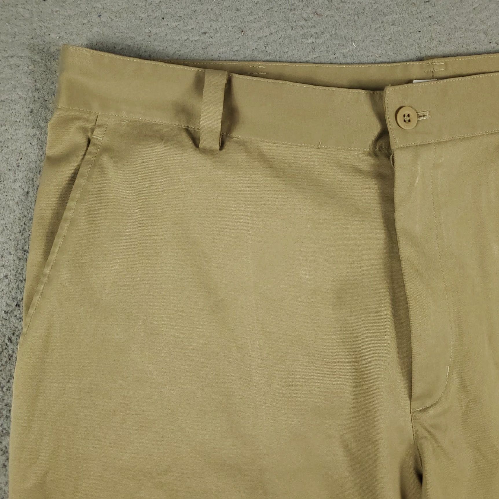 Nike Nike Shorts Mens 35 Beige Dri Fit Chino Flat Front Casual Sports Logo 90s? (No N/A) Size US 35 - 2 Thumbnail