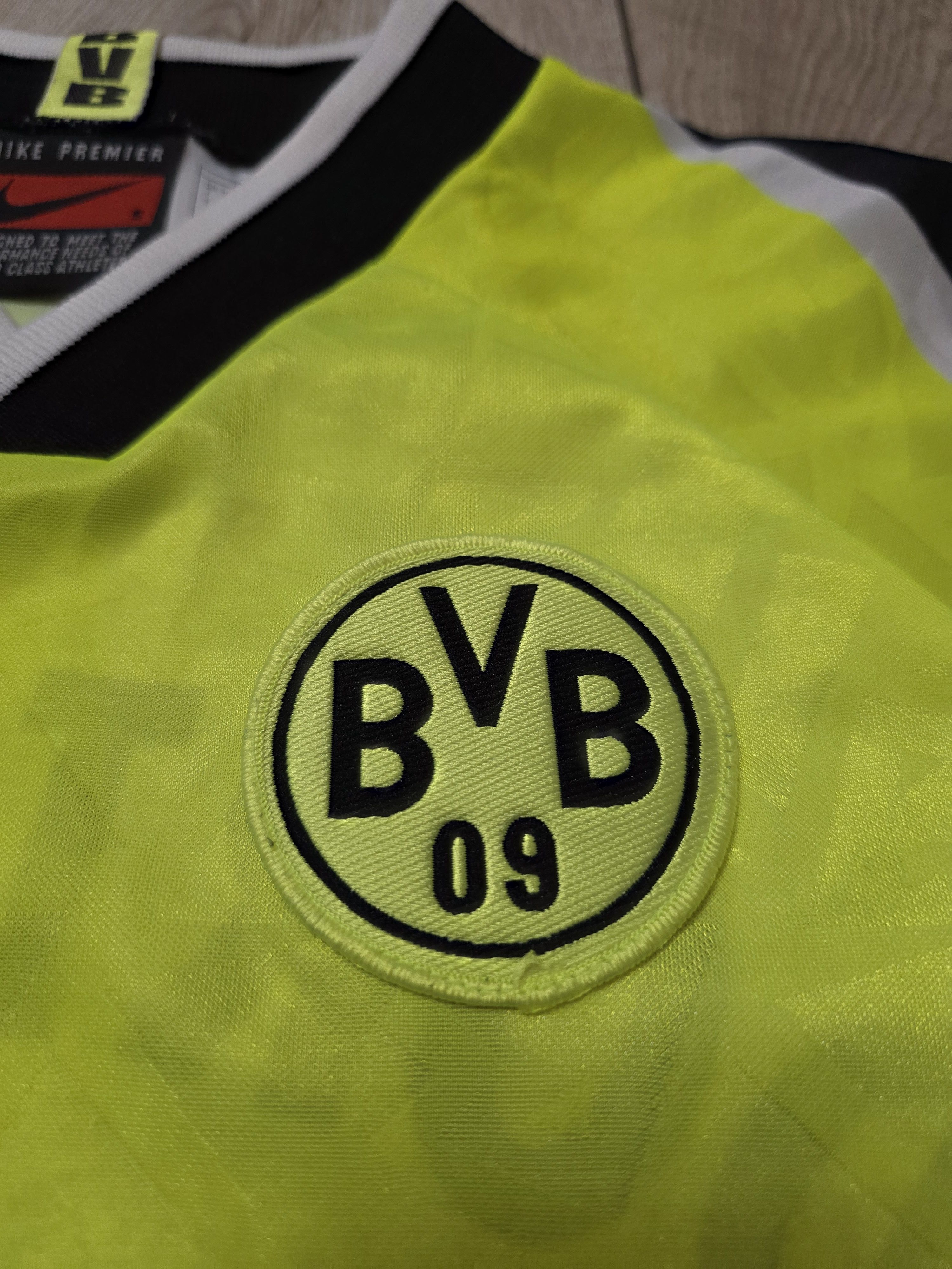 Vintage BORUSSIA DORTMUND 1995 1996 VINTAGE FOOTBALL SOCCER JERSEY Size US S / EU 44-46 / 1 - 4 Thumbnail