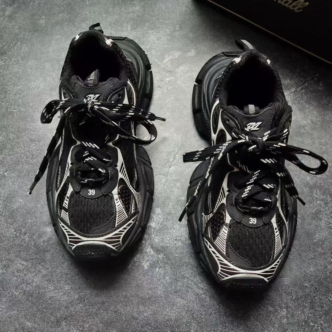 Balenciaga Balenciaga Silver Lowtop Sneakers XXXL Men Size US 10 / EU 43 - 1 Thumbnail