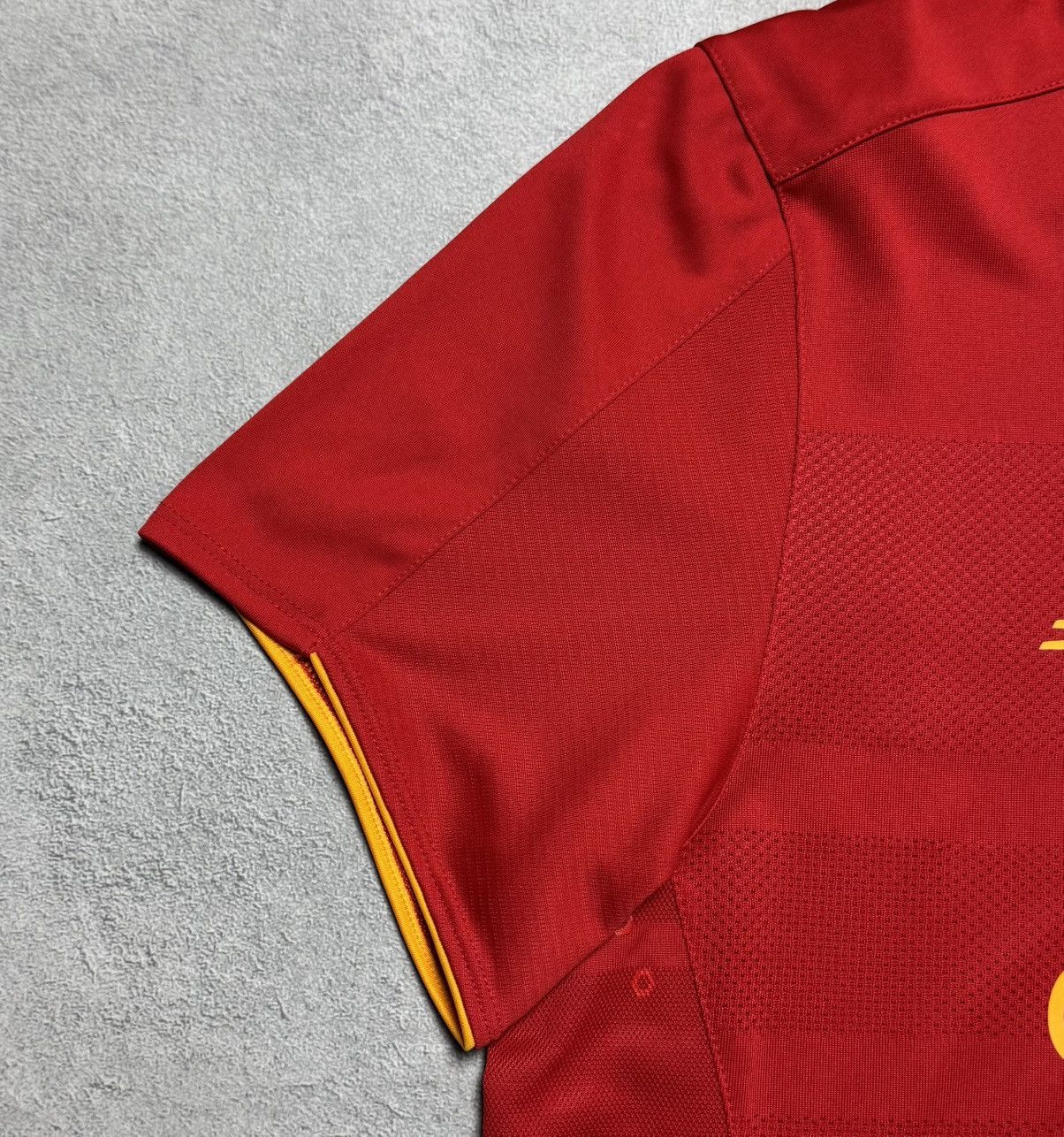 New Balance Liverpool 2016 2017 Home Shirt Soccer Jersey New Balance Size XL / US 12-14 / IT 48-50 - 5 Thumbnail