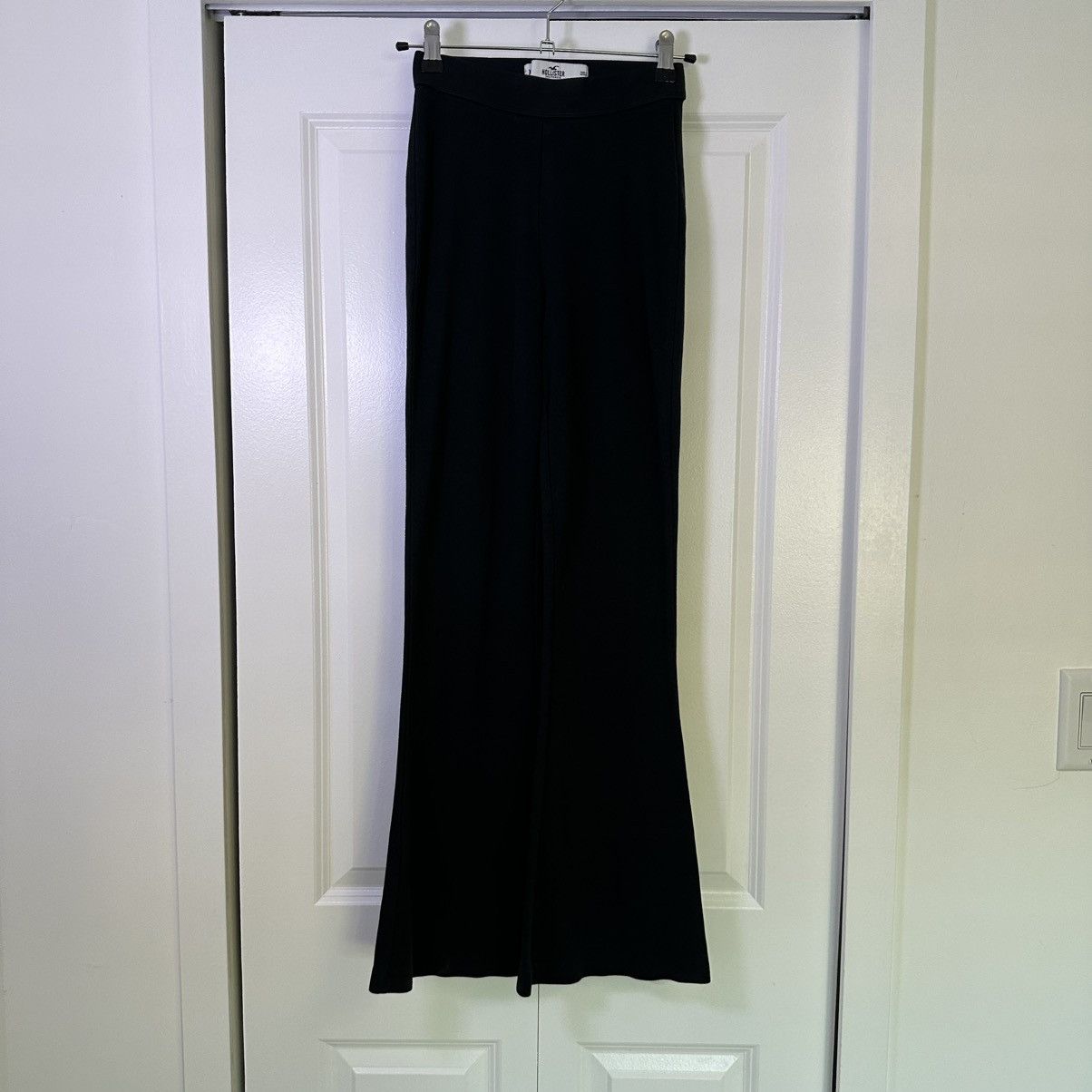 Hollister Hollister Ultra High Rise Flare Legging Pants Black Size XS Size 25" / US 0 / IT 36 - 1 Thumbnail