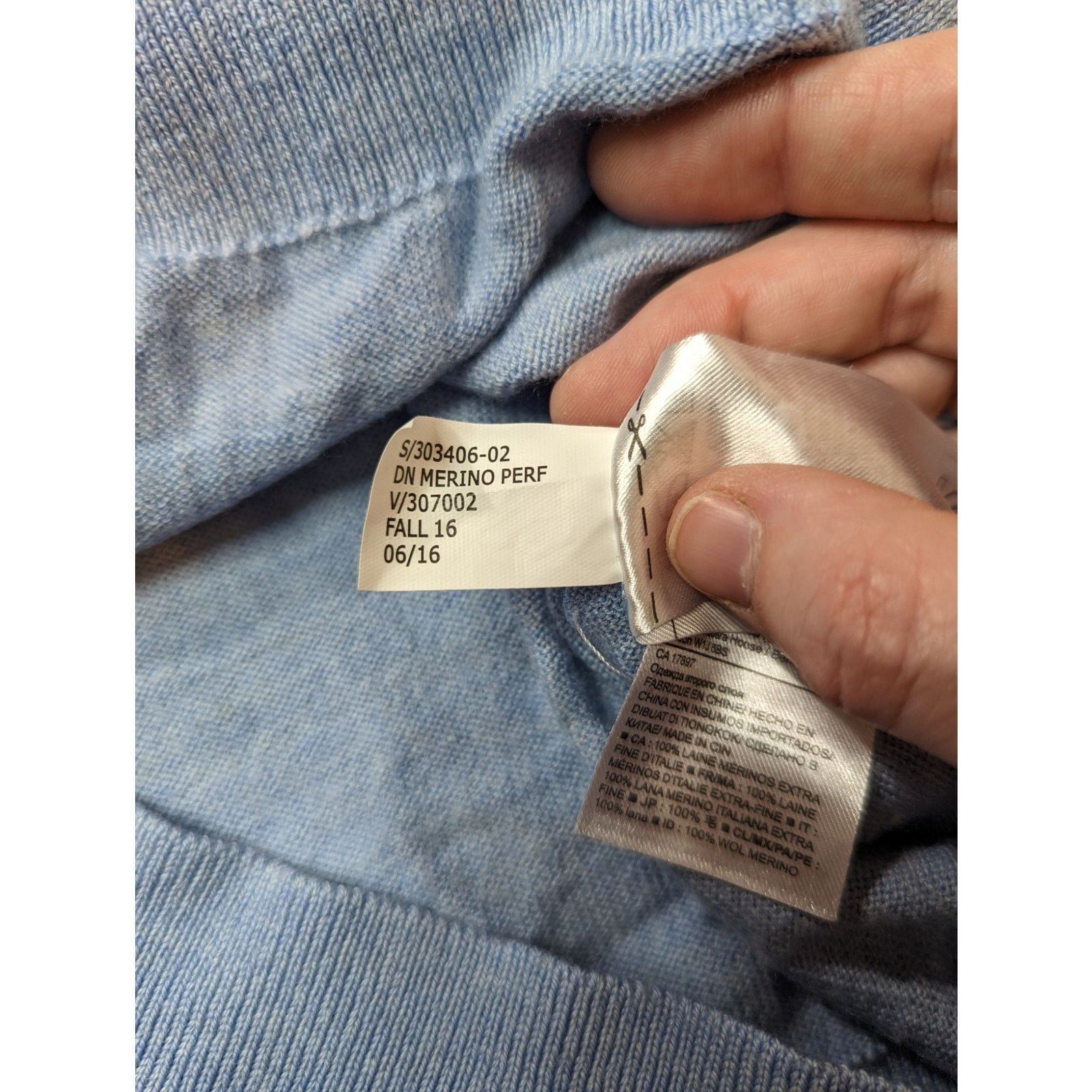 Banana Republic Washable merino wool V neck sweater sz M light blue Size US M / EU 48-50 / 2 - 5 Thumbnail