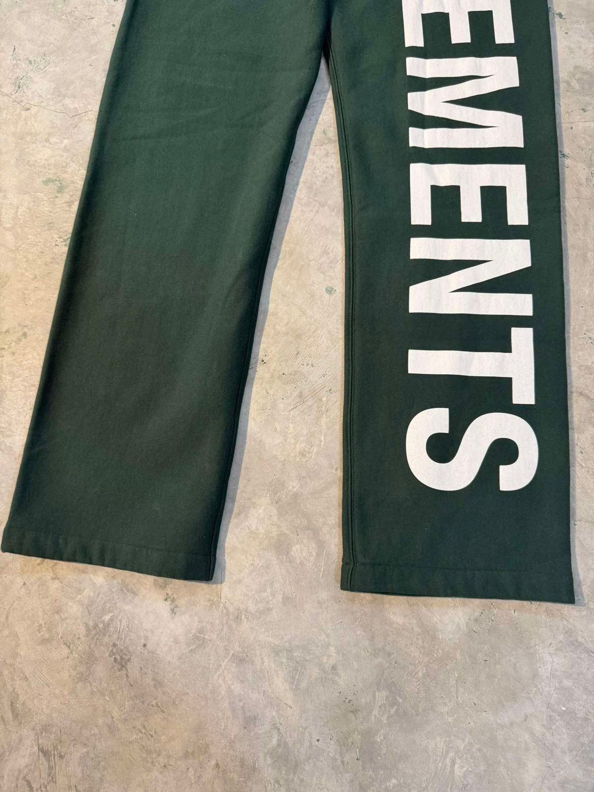 Vetements Vetements Vertical Script Green sweatpants Size US 30 / EU 46 - 4 Thumbnail
