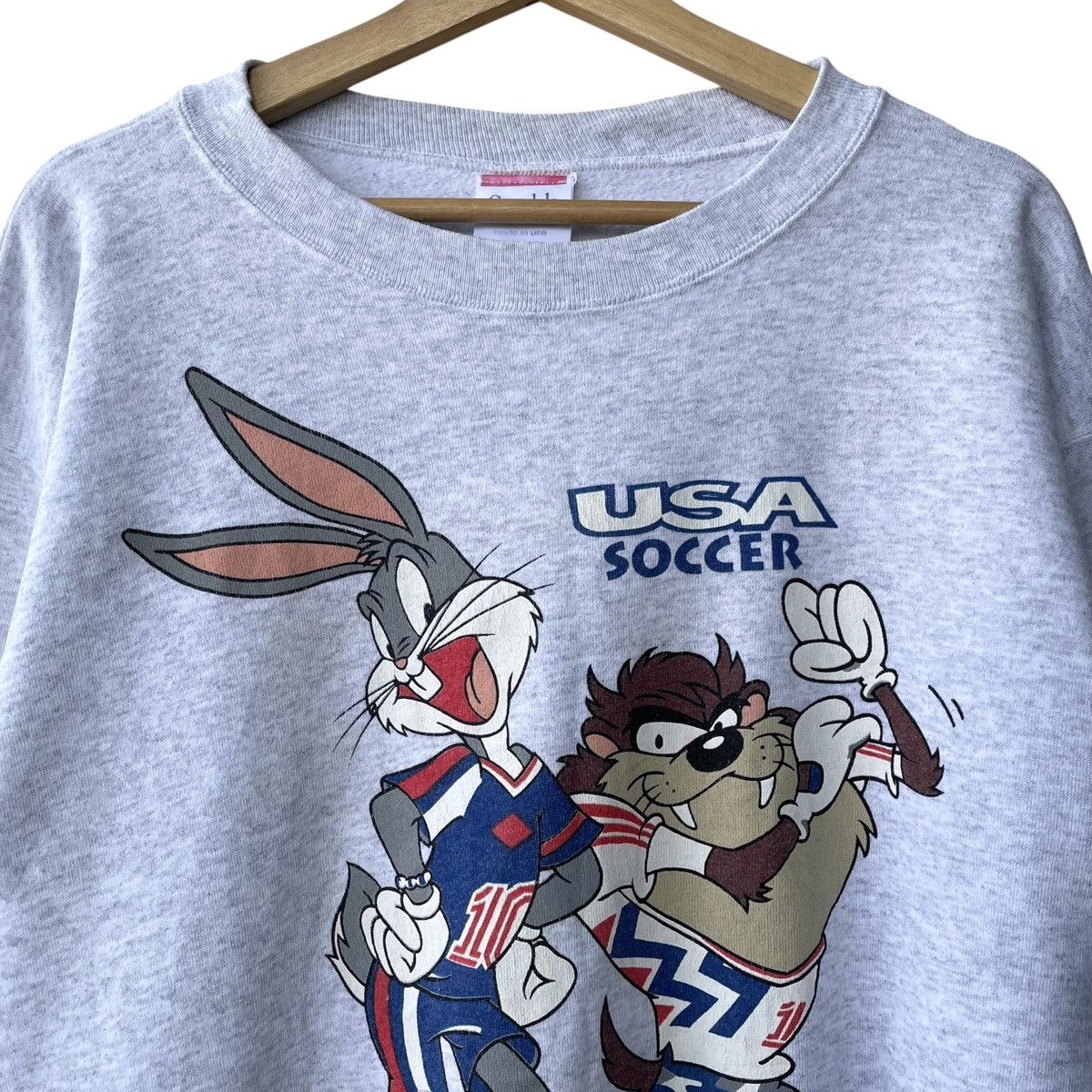 Warner Bros Looney Tunes Bugs & Taz Vintage 1993 USA Soccer Sweatshirt Size US L / EU 52-54 / 3 - 3 Thumbnail