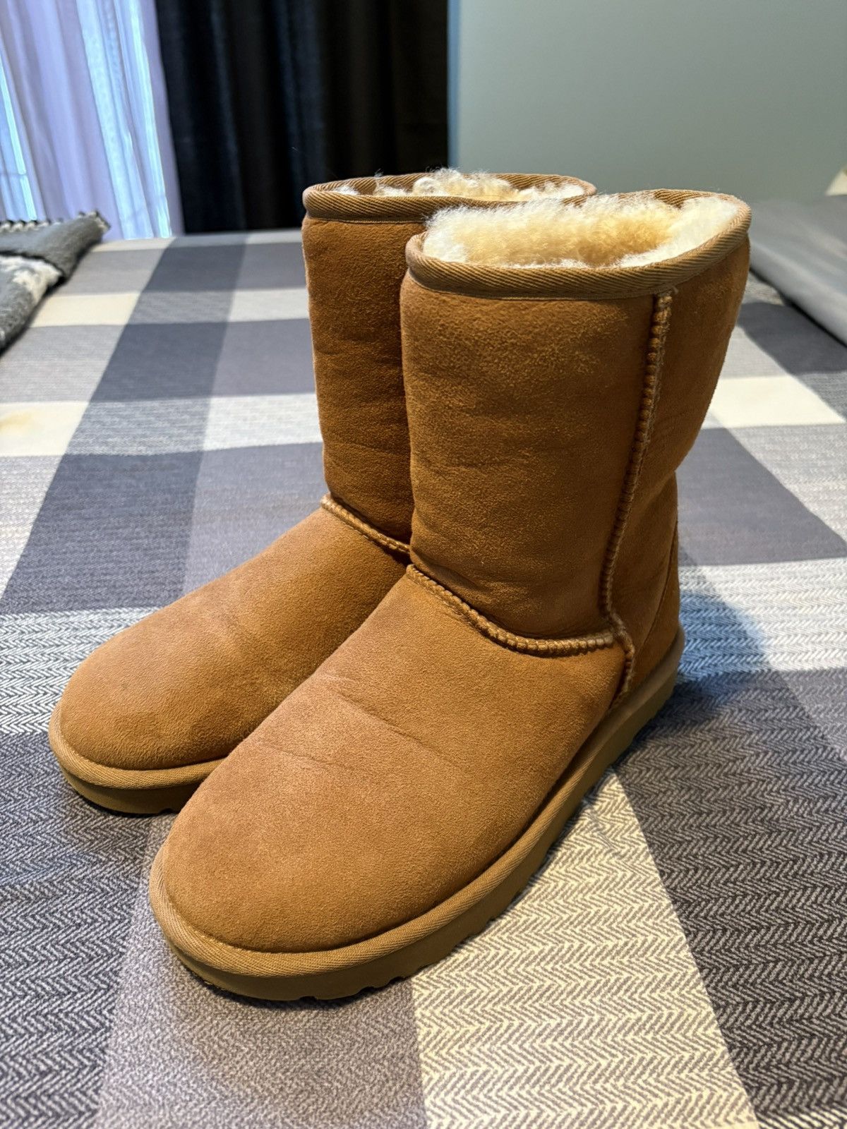 Ugg Womens Classic Short Size US 7 / IT 37 - 1 Thumbnail