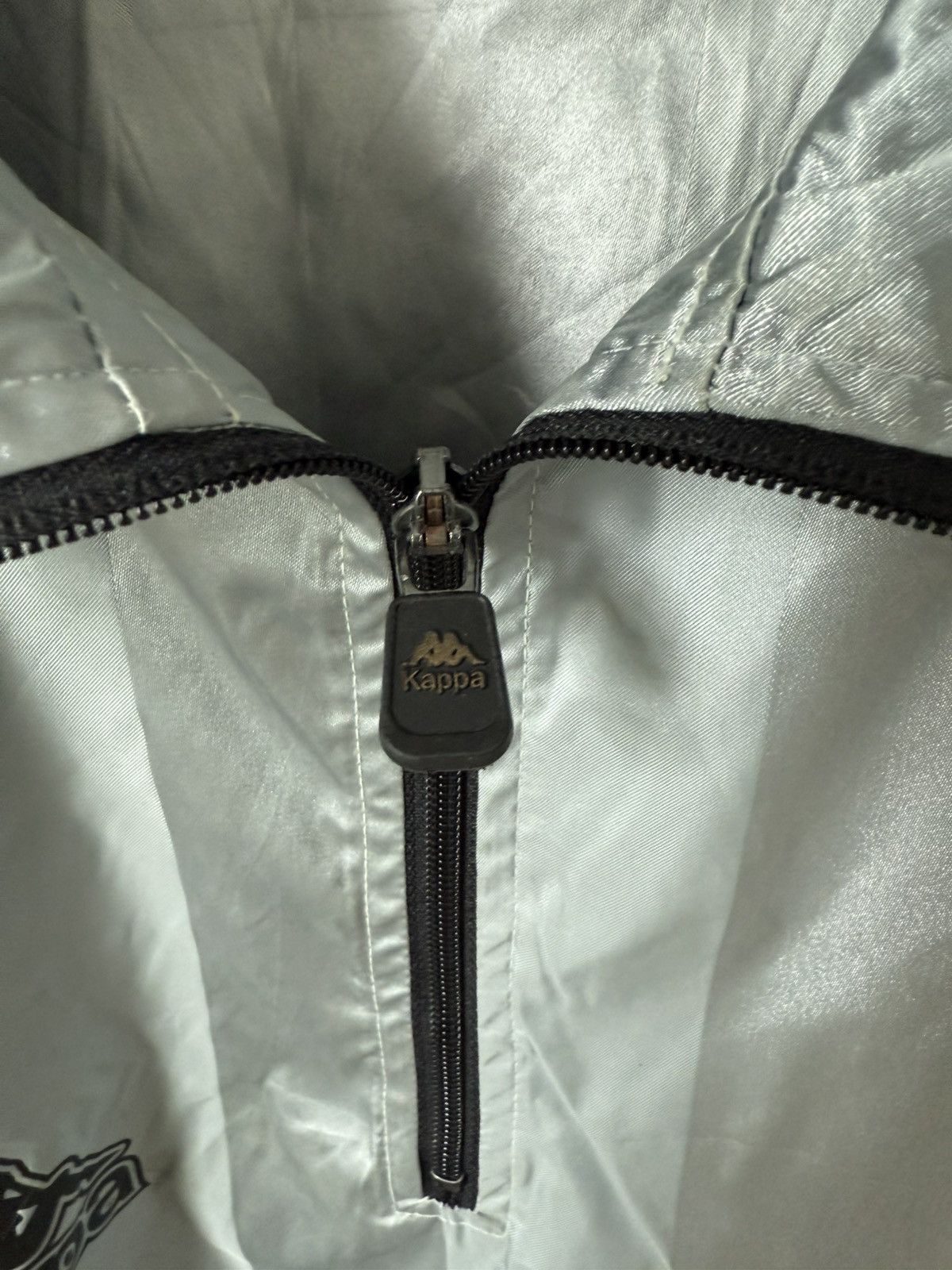 Kappa VINTAGE KAPPA SPORTS NYLON PULL OVER SIDE TAPE LOGO JUVENTUS Size US L / EU 52-54 / 3 - 6 Thumbnail