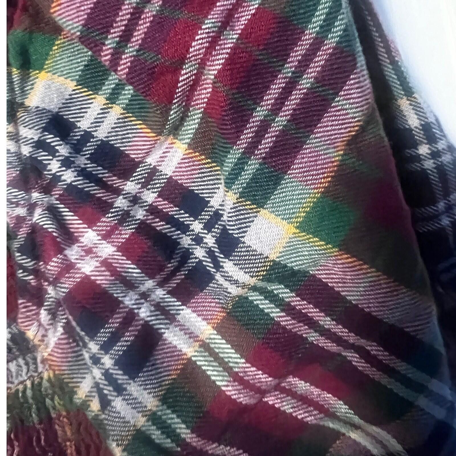 American Eagle Outfitters American Eagle Plaid Smocked Top Womens L Red Puff Sleeve Size L / US 10 / IT 46 - 2 Thumbnail