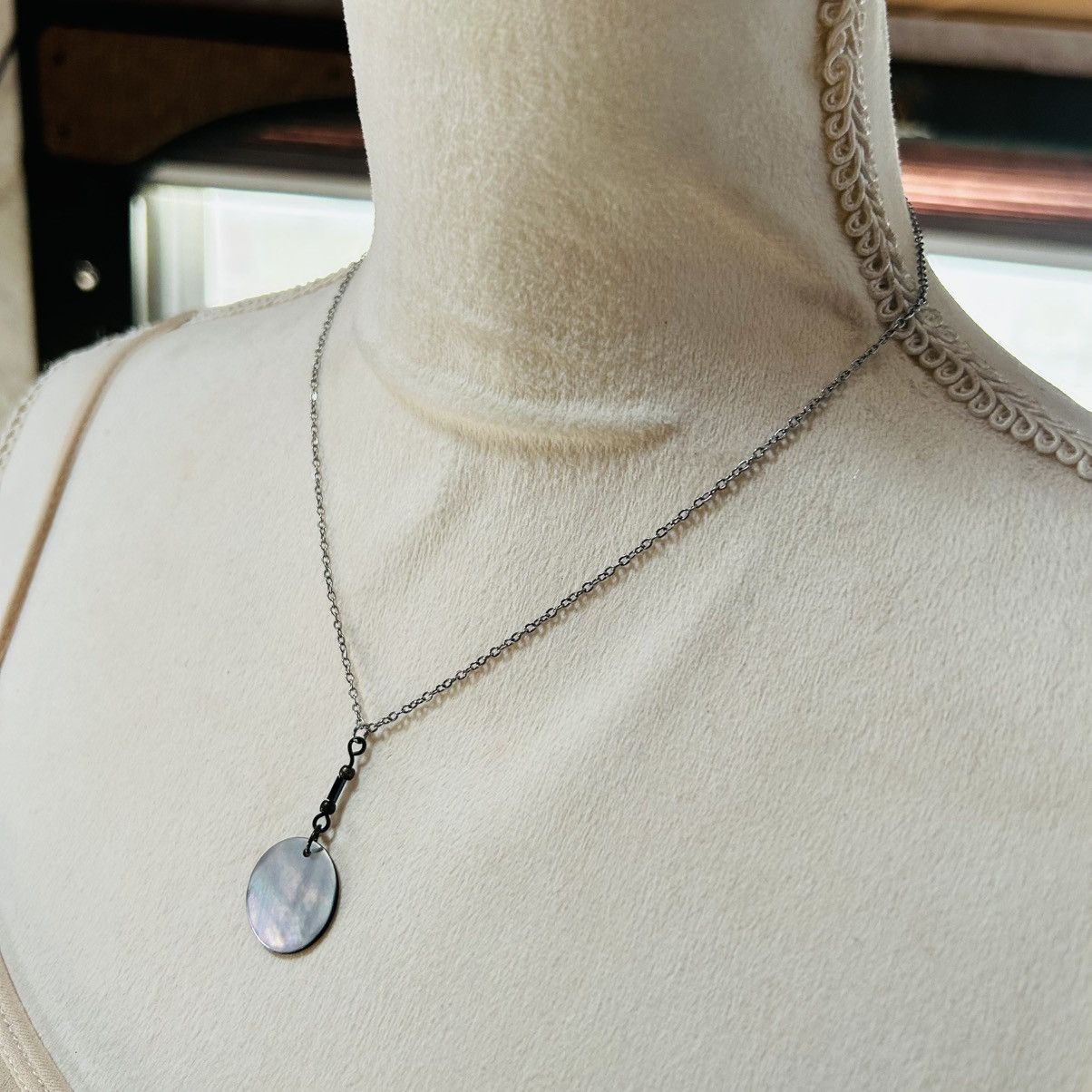 Handmade Handcrafted abalone shell medallion pendant necklace Size ONE SIZE - 3 Thumbnail