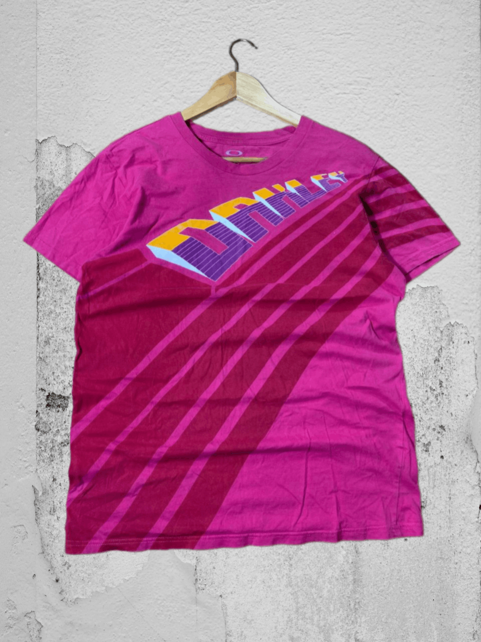 Oakley × Vintage 👁️ Vintage T-Shirt OAKLEY Center Logo + Bag Print Size US XL / EU 56 / 4 - 1 Thumbnail