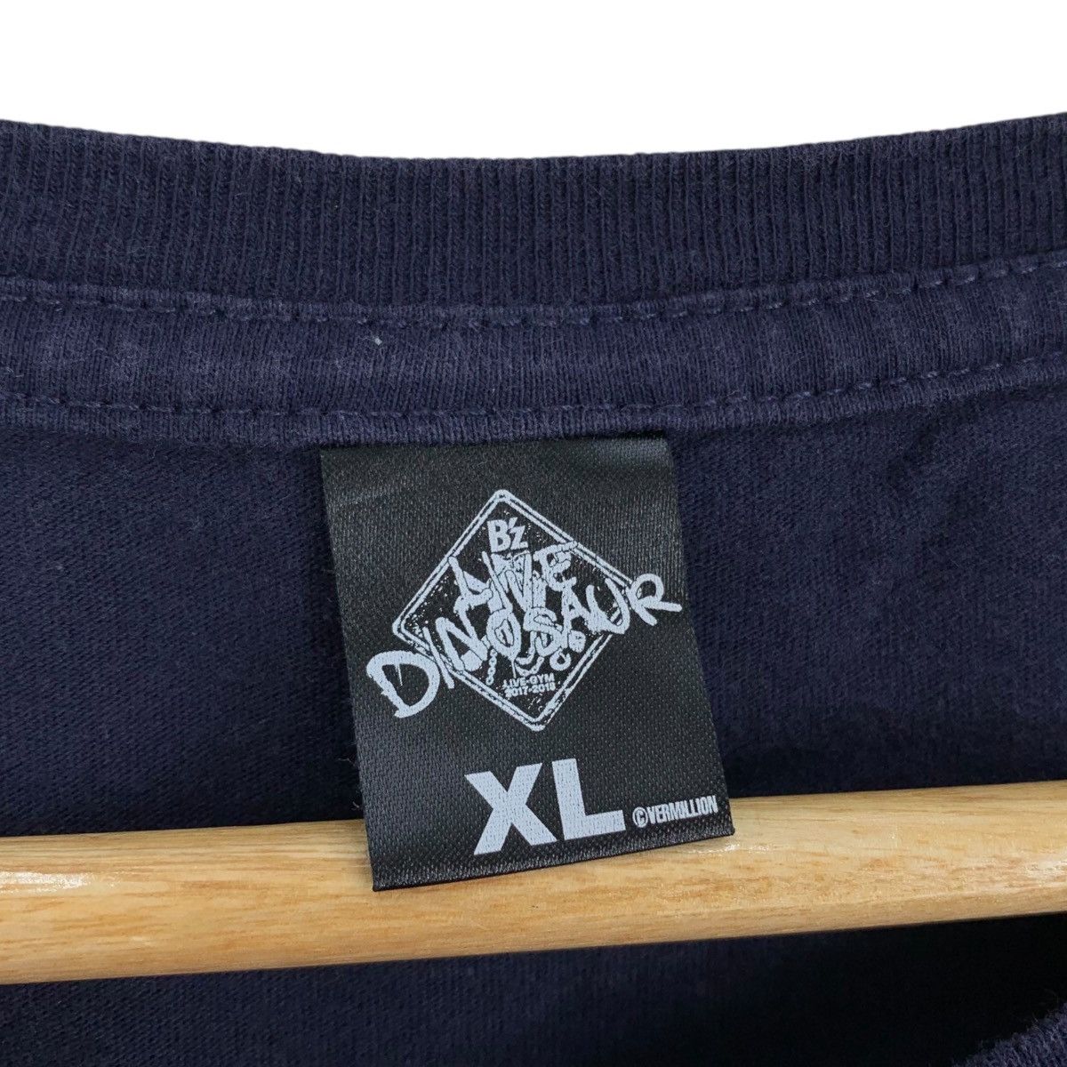 Japanese Brand LIVE DINOSAUR B’Z Gym Tour 2017-2018 Japan Band Group Tshirt Size US XL / EU 56 / 4 - 5 Thumbnail