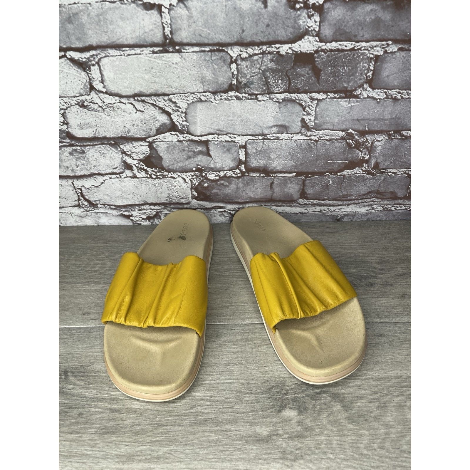 Olukai Olukai Pihapiha Gold Leather Beach Slides Casual Sandals Wom Size US 10 / IT 40 - 13 Thumbnail