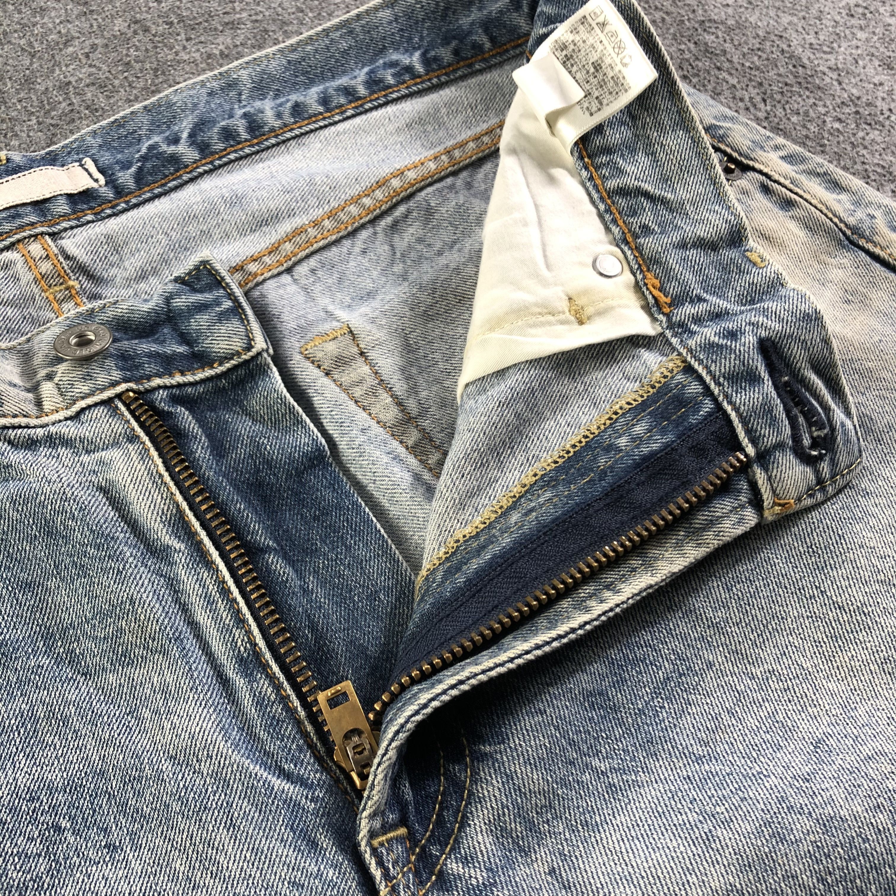 Uniqlo Light Wash Uniqlo Selvedge Jeans-J2977 Size US 35 - 6 Thumbnail