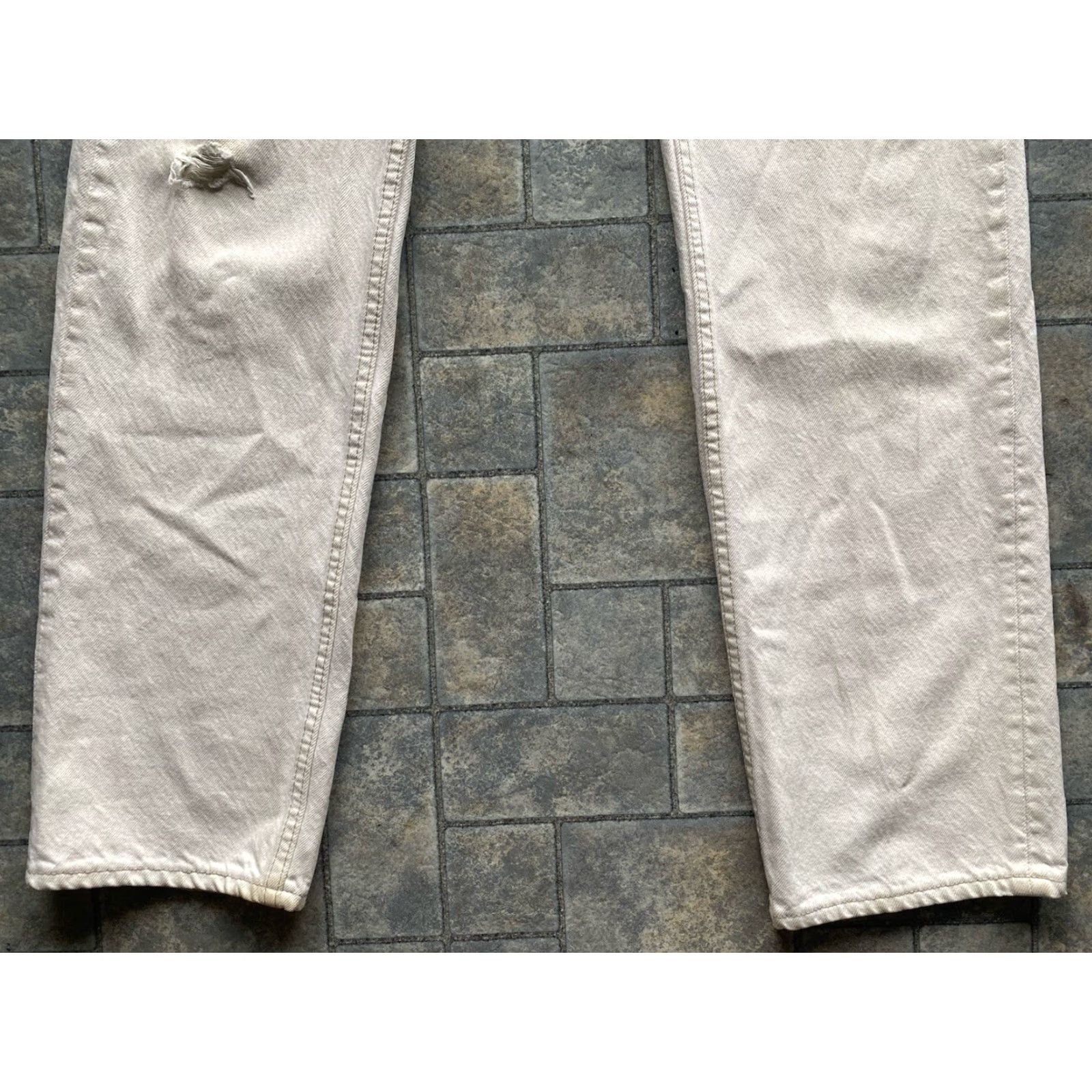 Levi's VINTAGE Levi’s 501 Jeans Mens 33x36 White Made In USA Flaws Damage Wear 90s VTG Pants Mens Jeans White 1994 Size US 33 - 2 Thumbnail