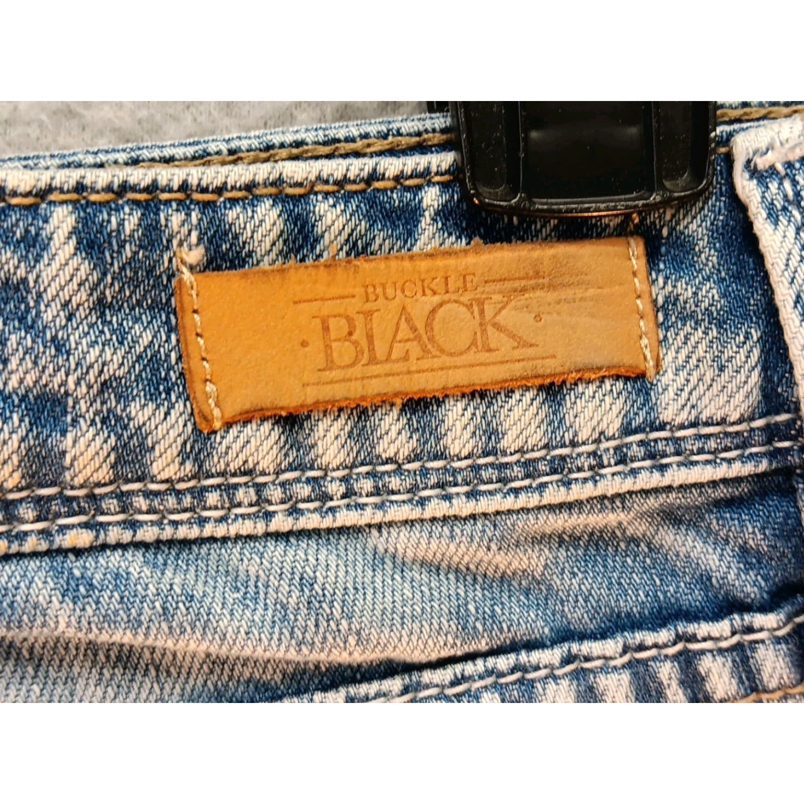 Buckle Black Buckle Black Distressed Denim Shorts Women's 26 Regular Blue Daisy Embroidered Pocket 2.0 Inseam Mid Rise Flat Front Zip Size 26" / US 2 / IT 38 - 7 Thumbnail