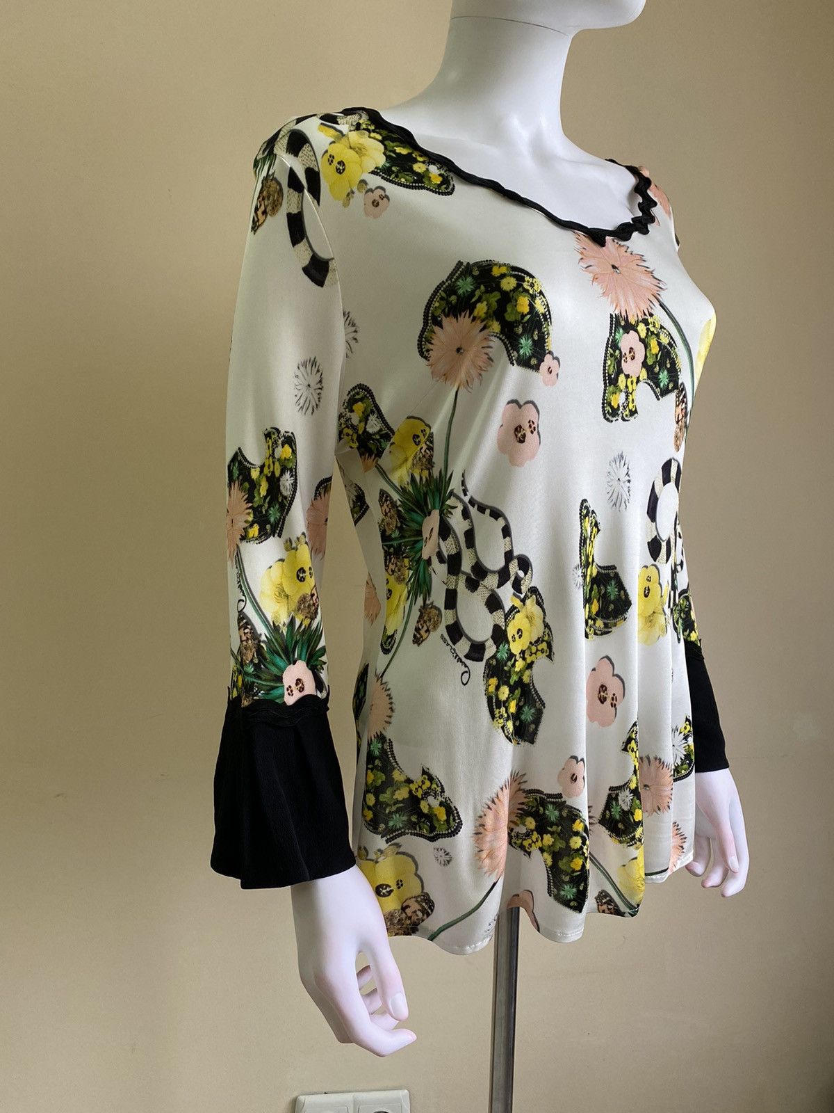 Roberto Cavalli Roberto Cavalli Class Floral Long Sleeve Top Size M-L Size M / US 6-8 / IT 42-44 - 4 Thumbnail