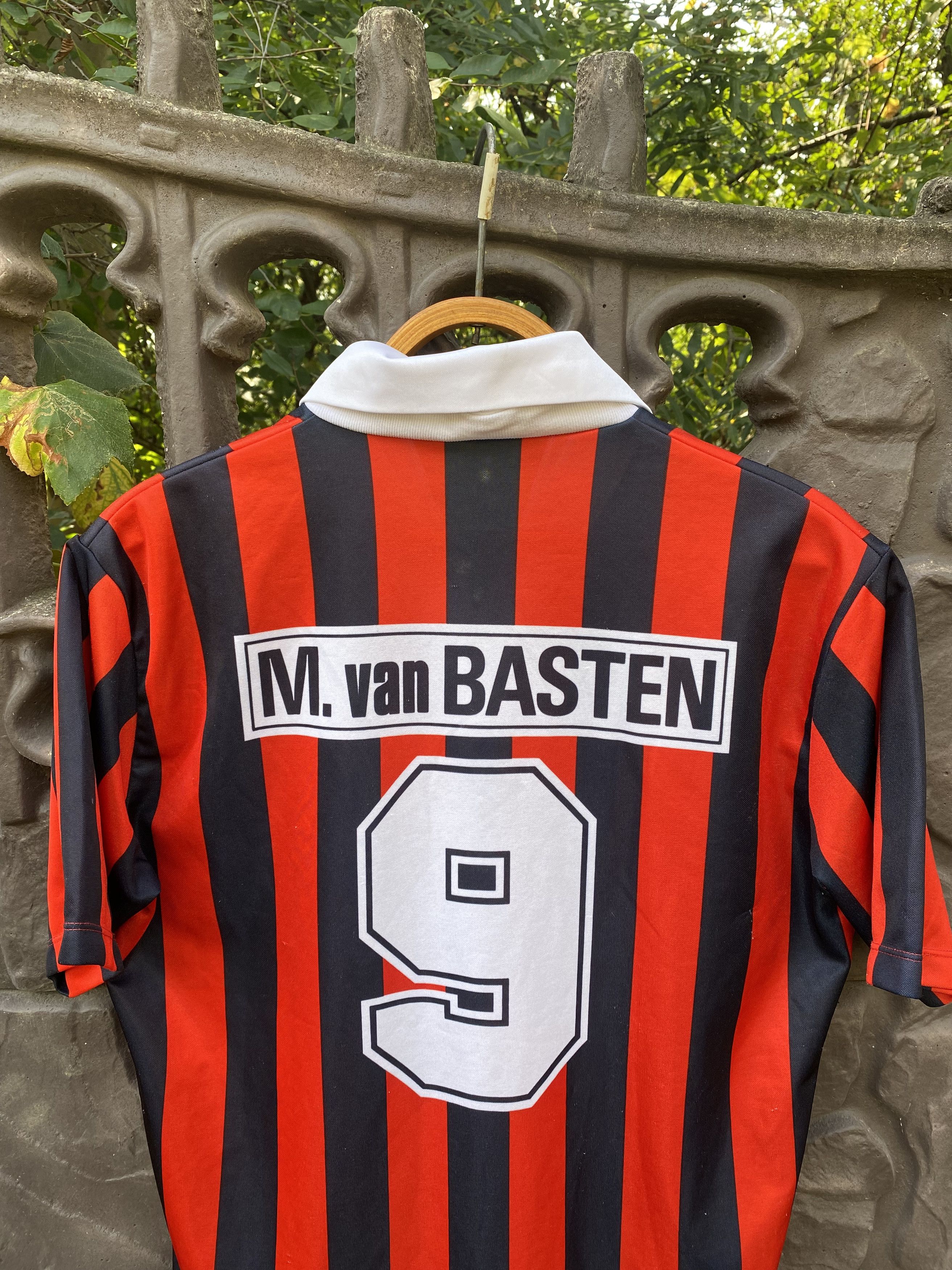 Vintage Vintage A.C MILAN Marco VAN BASTEN 9 Jersey Mediolanum Size US S / EU 44-46 / 1 - 4 Thumbnail