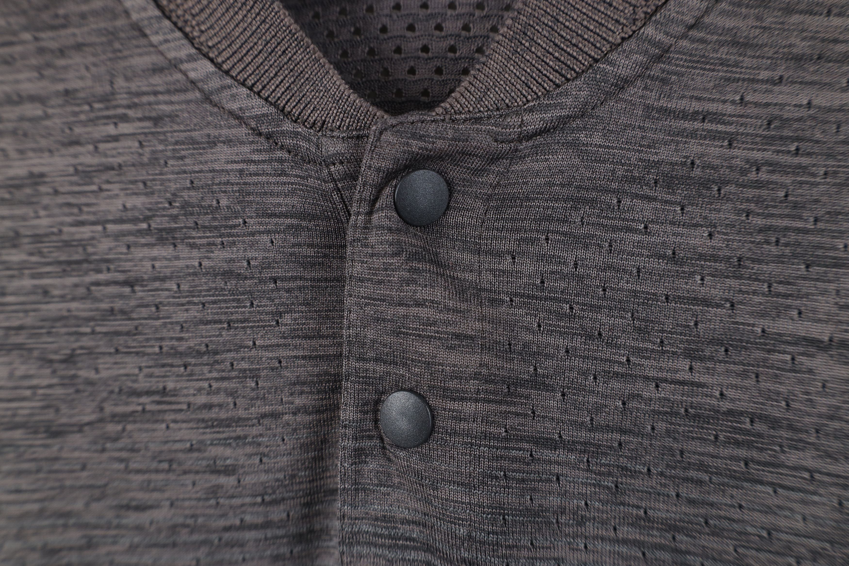 Lululemon Lululemon Metal Vent Tech Vented Henley T-Shirt Heather Gray Size US S / EU 44-46 / 1 - 5 Thumbnail