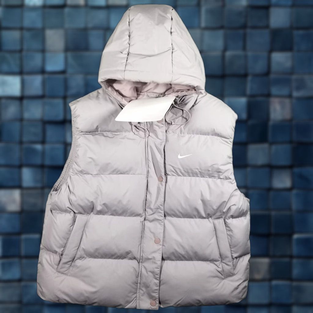 Nike Therma-FIT Metro Puffer Vest Women S Hooded Jacket - Silver Color Sample Rare Sleeveless Zip Softshell Activewear Logo Nike