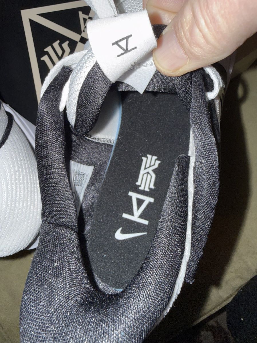 Nike Nike Kyrie 5 TB Promo (players only) “Panda” wht/blk, NEW!! Size US 13 / EU 46 - 17 Thumbnail
