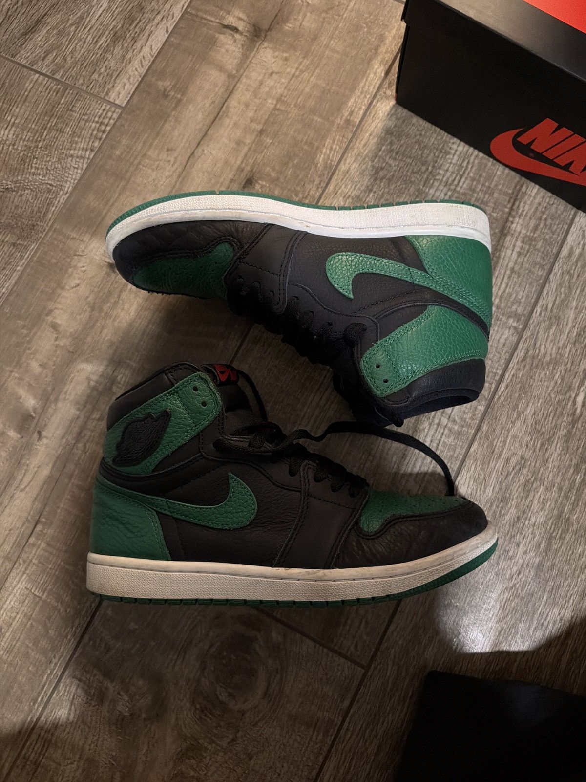 Nike Air Jordan 1 Pine Green 2.0 Size US 8 / EU 41 - 3 Thumbnail