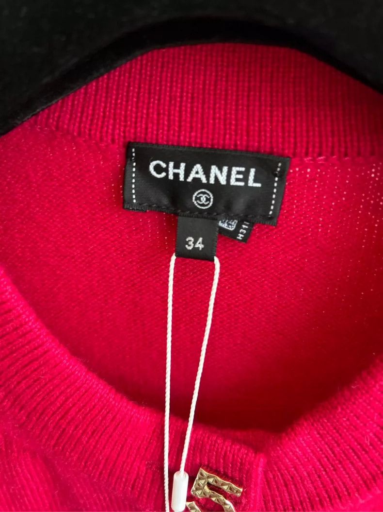 Chanel Chanel 22b badge knitted cardigan rose red coat Size XXS / US 00 / IT 34 - 4 Thumbnail
