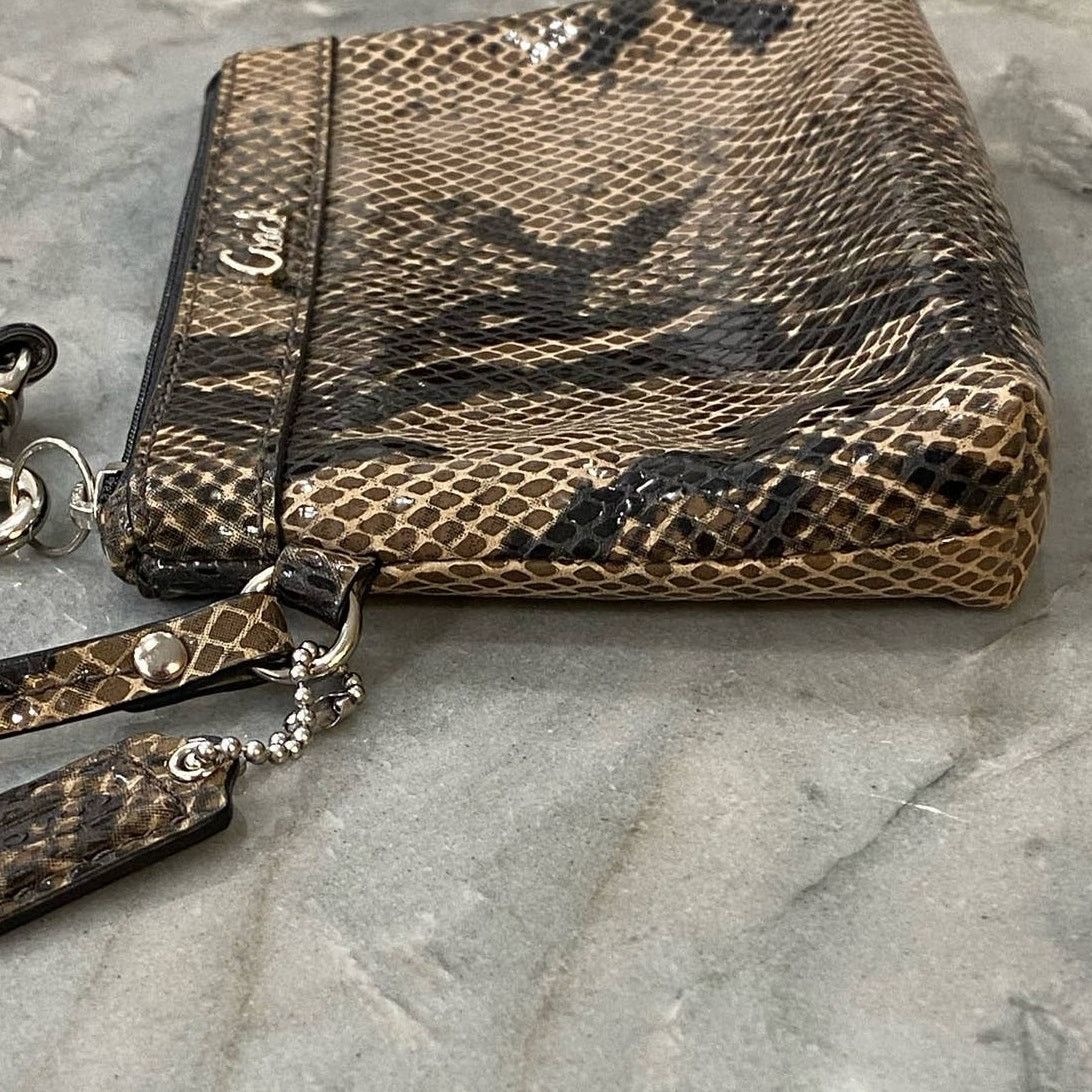 Coach Coach Soho Embossed Exotic Madison Wristlet Leather Size ONE SIZE - 4 Thumbnail