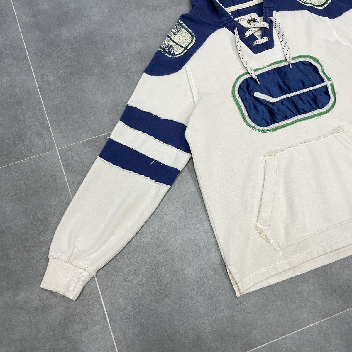 NHL × Reebok × Vintage Vintage Reebok CCM NHL Hockey Hoodie Size L Size US L / EU 52-54 / 3 - 3 Thumbnail