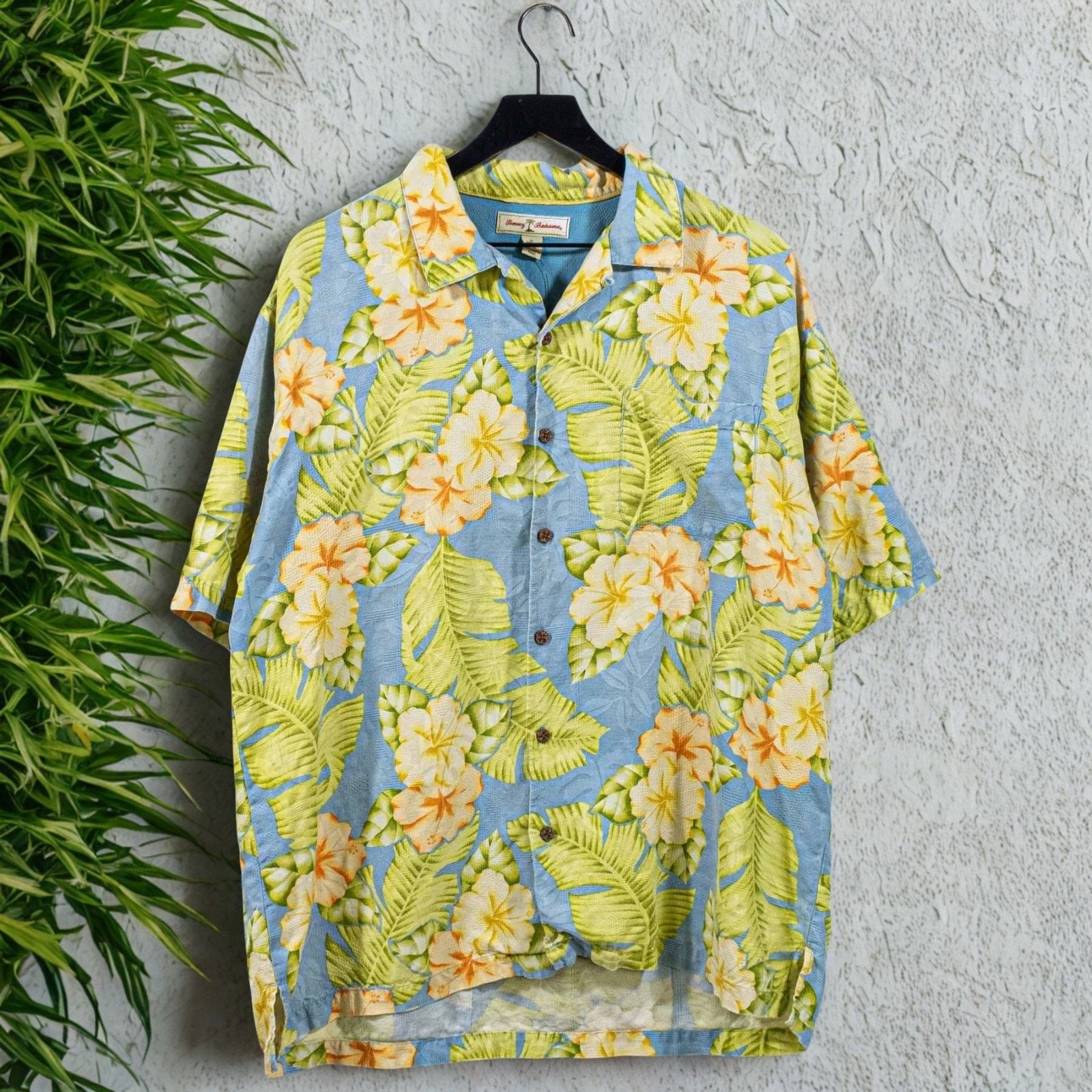 Tommy Bahama Tommy Bahama Silk Hawaiian Shirt XL Floral Camp Collar Loop Size US XL / EU 56 / 4 - 1 Thumbnail
