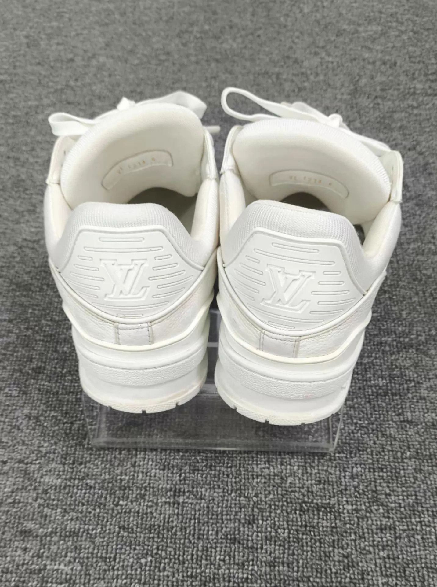 Louis Vuitton LV White All Over Print Trainer Sneaker 40 Size US 7 / EU 40 - 5 Thumbnail