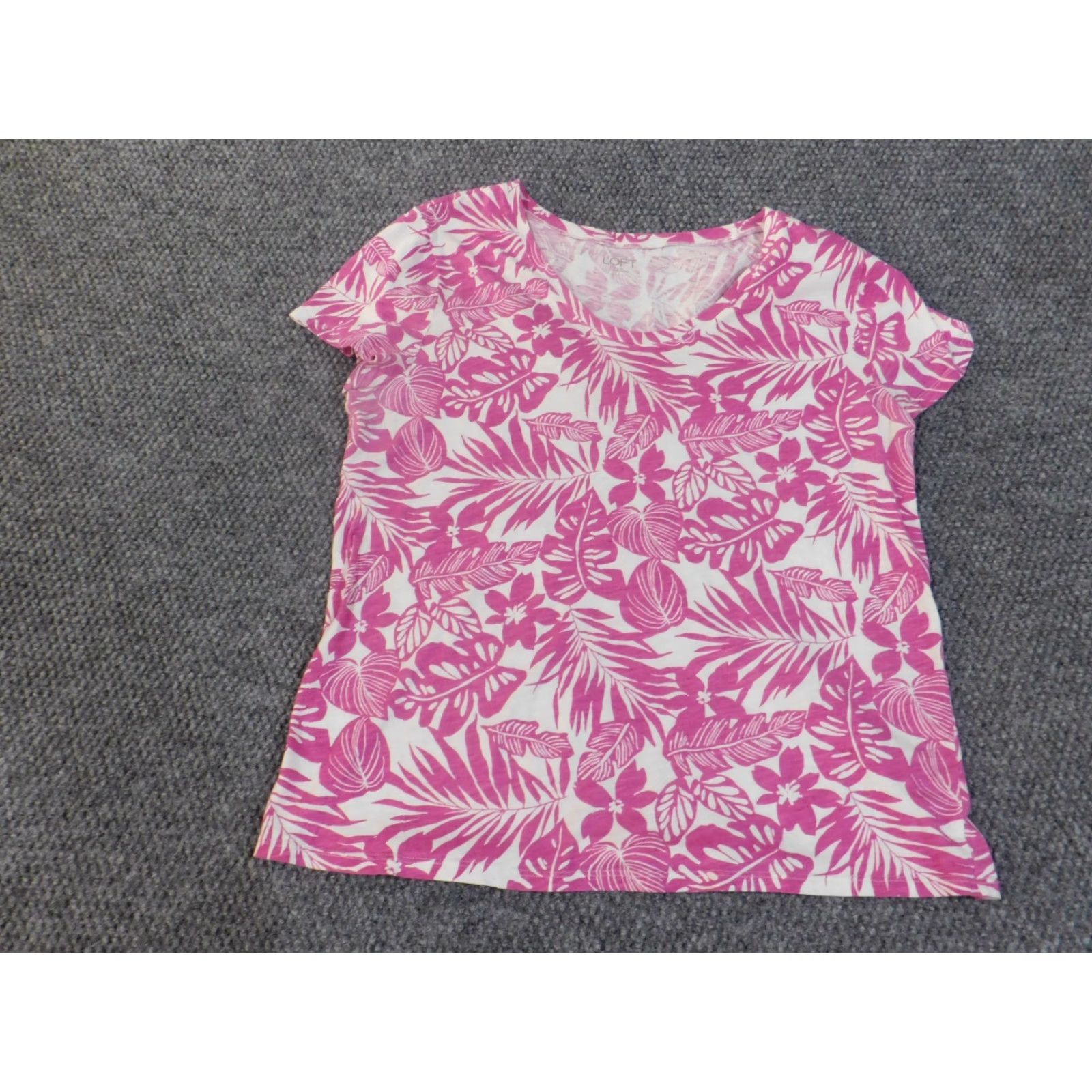 Ann Taylor Ann Taylor Loft Loft top Floral Purple V-Neck Short Sleeve Pullover Women L Purple Casual Cotton Rayon Regular Womens Size L / US 10 / IT 46 - 2 Thumbnail